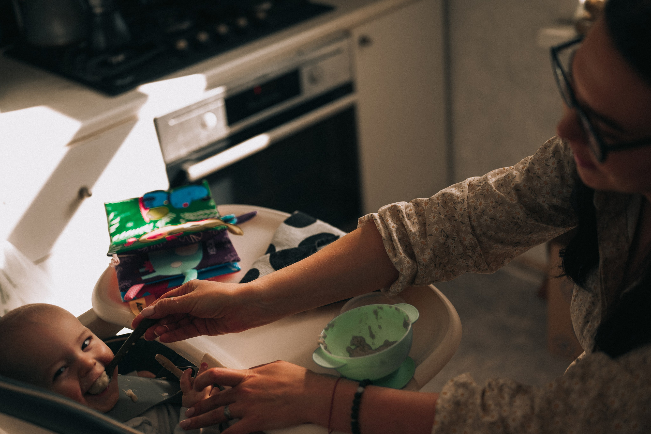 Утро мамы и малыша. Дарья и Евсей. Семейный фотограф в Москве Дарья Пузикова