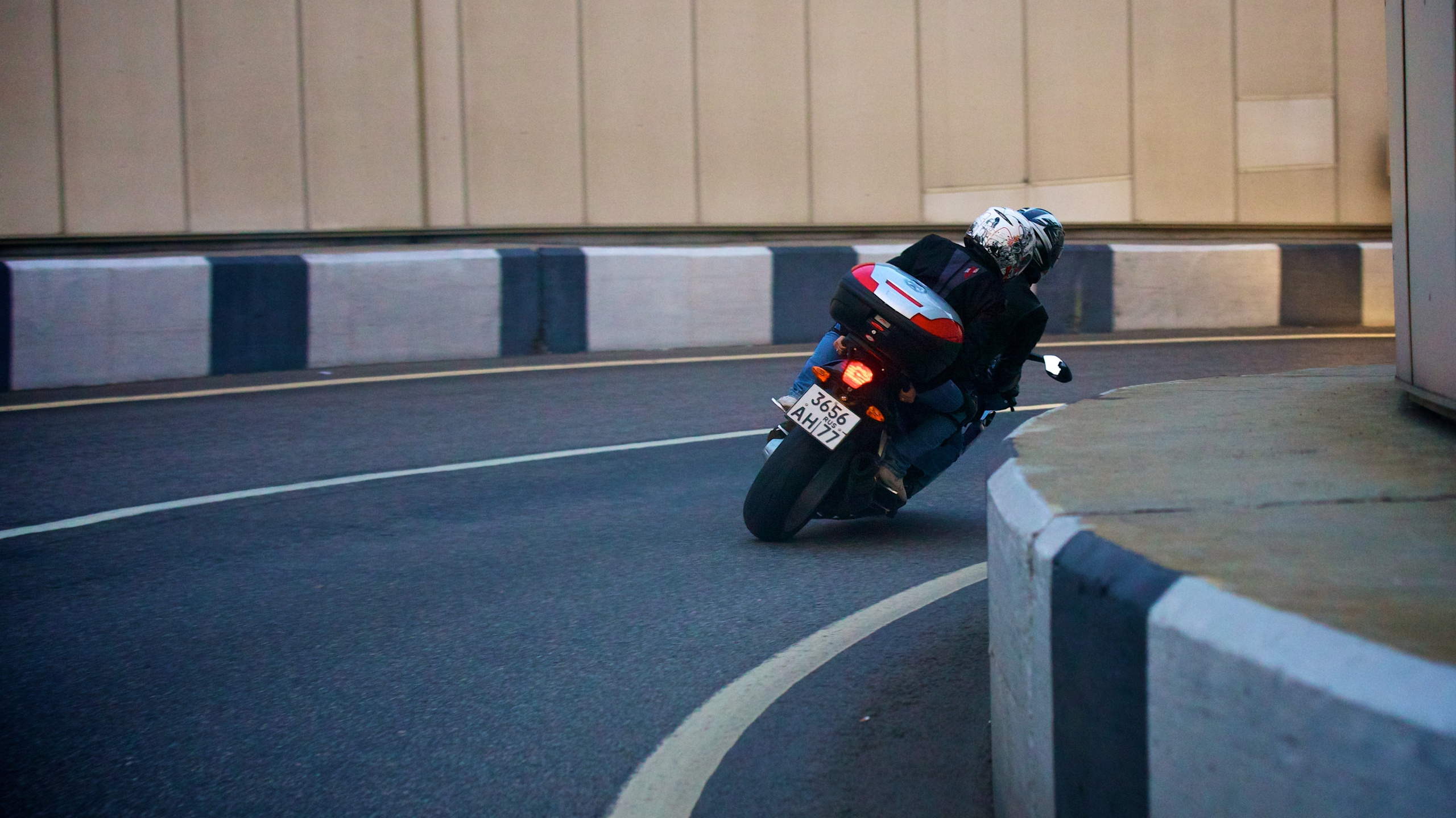 Байкеры и город. DMITRY MOISEENKO — фотограф, художник, топ-стилист