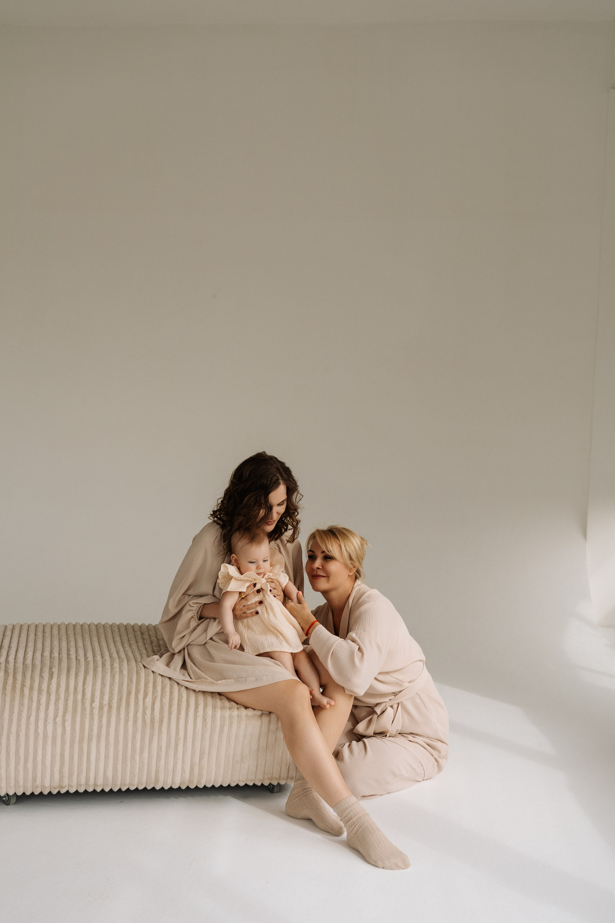 Семейная фотосессия в студии в Москве, семейный фотограф Анна Полушина. Свадебный фотограф в Москве Анна Полушина