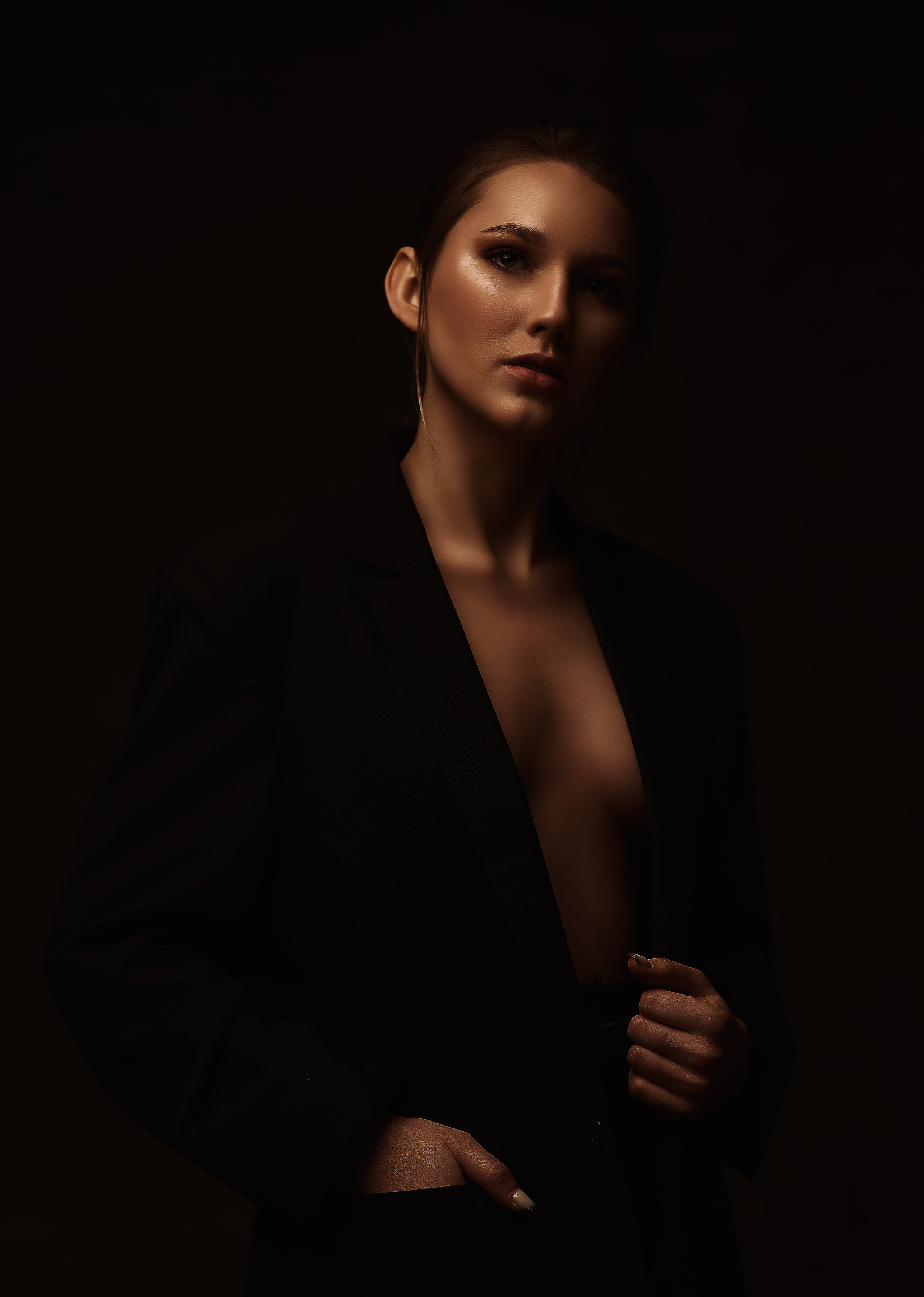 Valentine. Студийный, семейный, свадебный, фэшн и ню фотограф в Астрахани, производство выпускных альбомов. Руслан Кондрашин