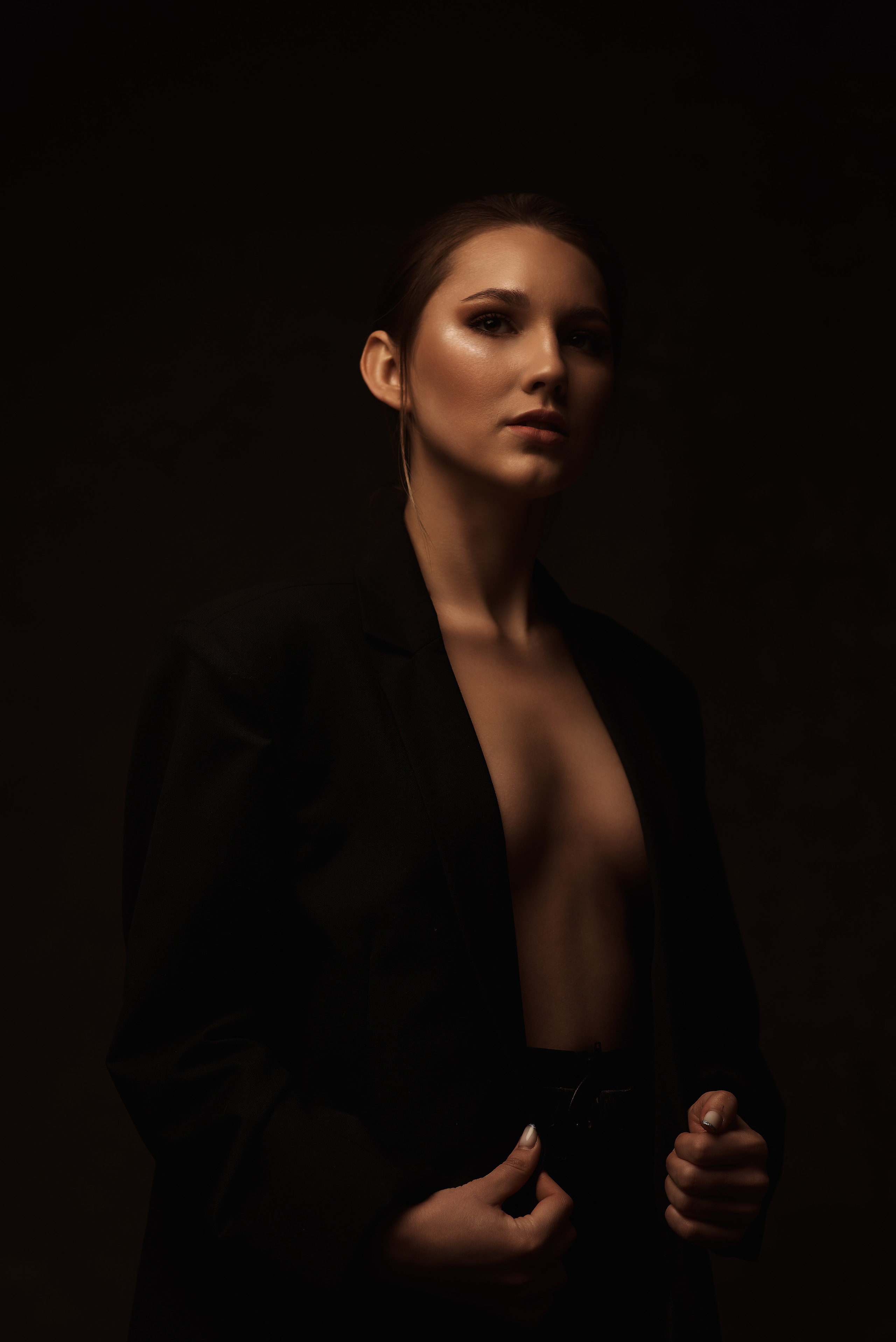 Valentine. Студийный, семейный, свадебный, фэшн и ню фотограф в Астрахани, производство выпускных альбомов. Руслан Кондрашин