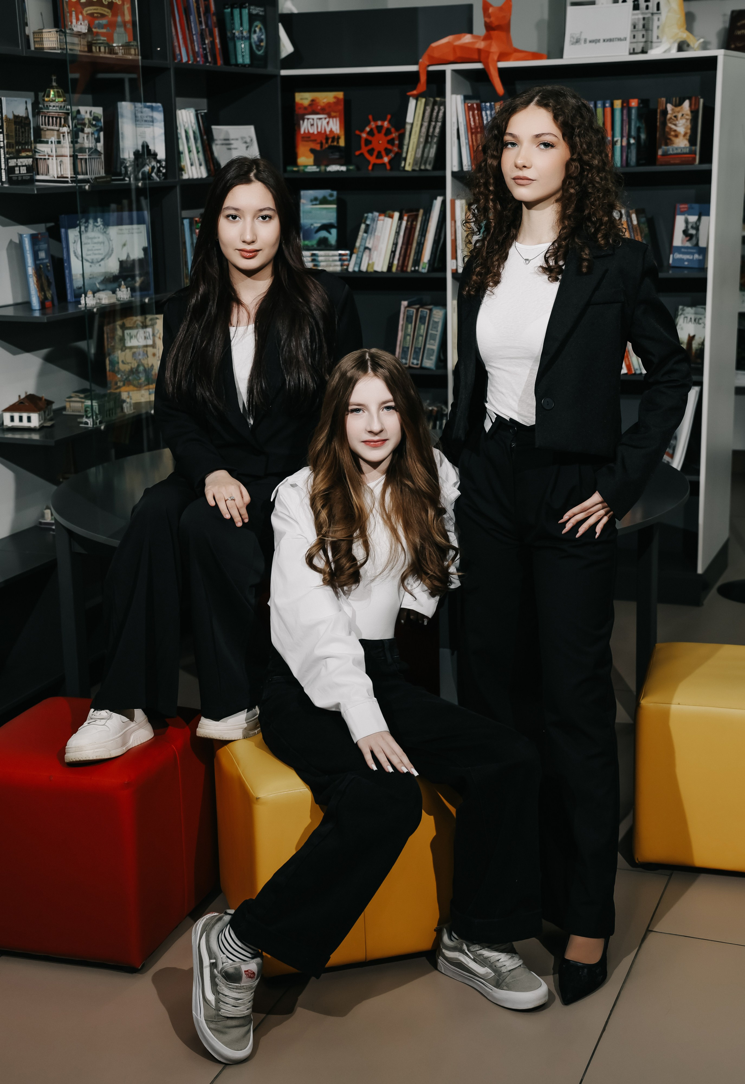 Школьные. Фотограф свадебный, репортажный, индивидуальный, фото для маркетплейсов, брендов, автосалонов