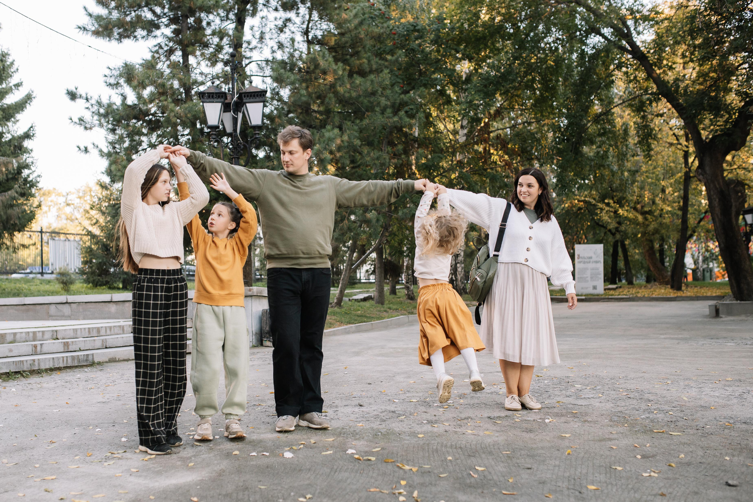 Дима, Марина, Олеся, Алена, Милана. Семейный фотограф Трусова Евгения в Екатеринбурге