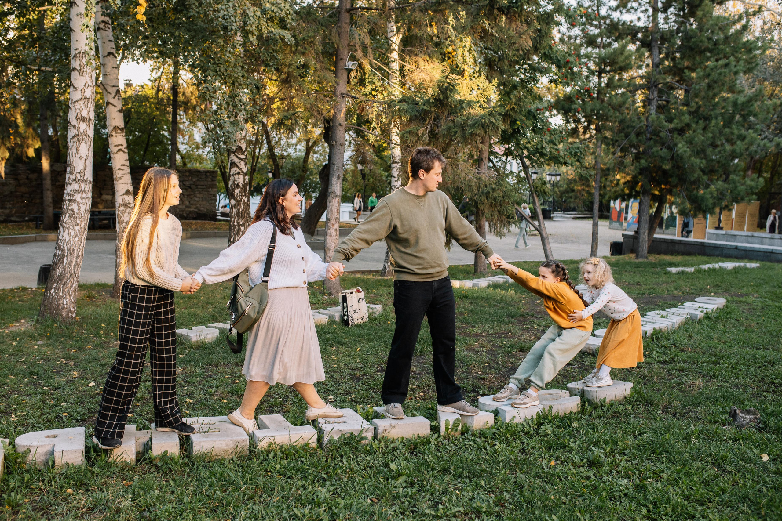 Дима, Марина, Олеся, Алена, Милана. Семейный фотограф Трусова Евгения в Екатеринбурге