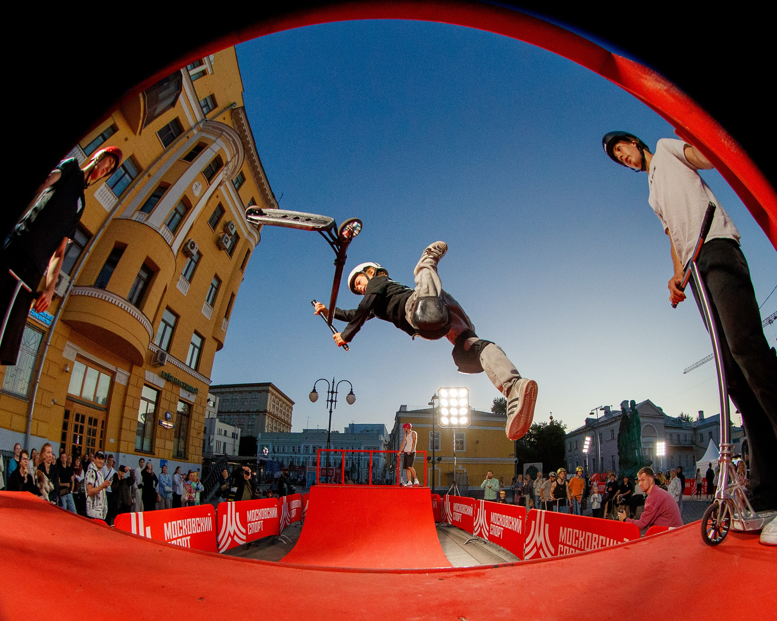 Михаил Тоцкий портретный и репортажный фотограф в Москве