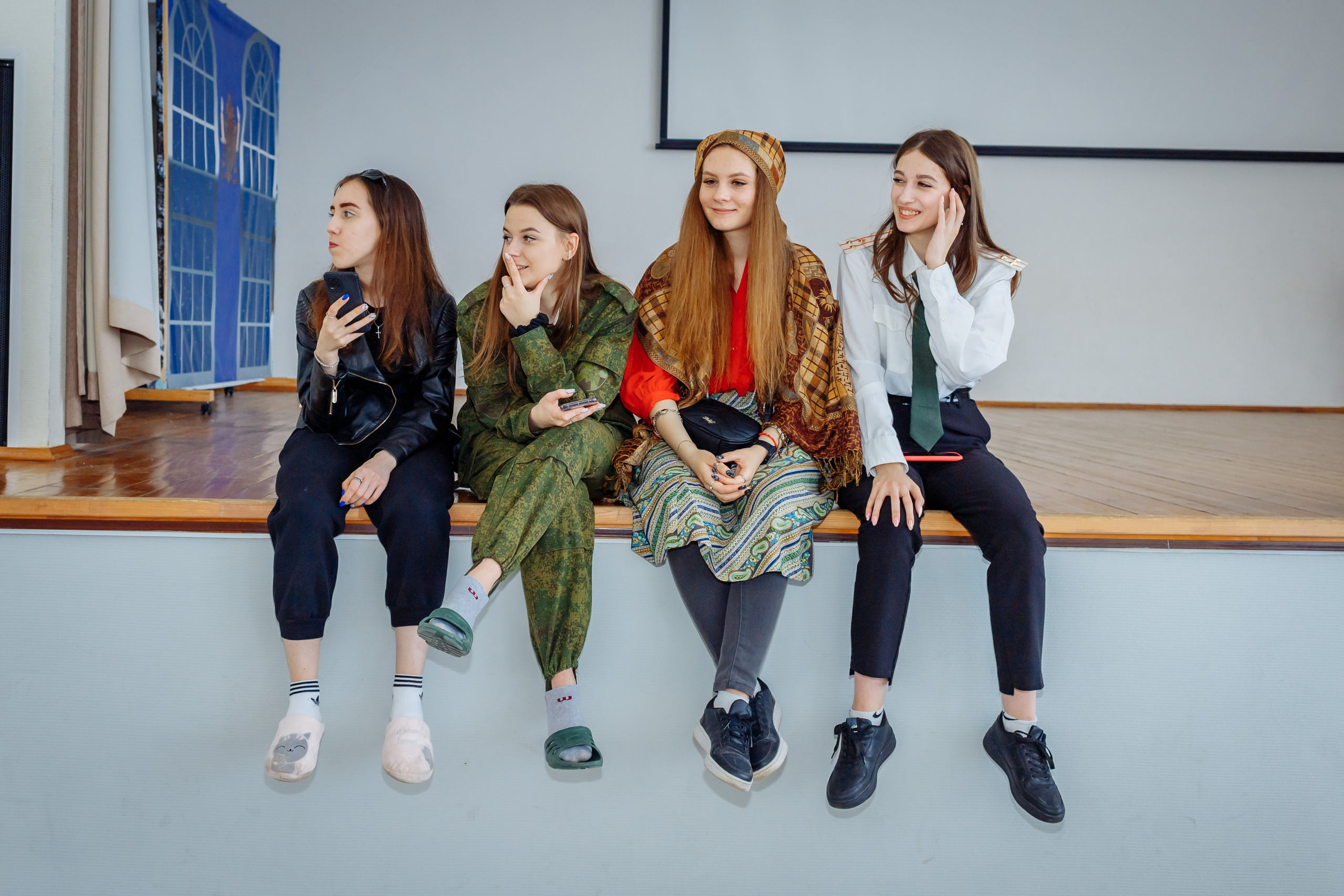 Фото выпуск 11 класс. Свадебный фотограф Марина Суворова и видеооператор Олег Петров