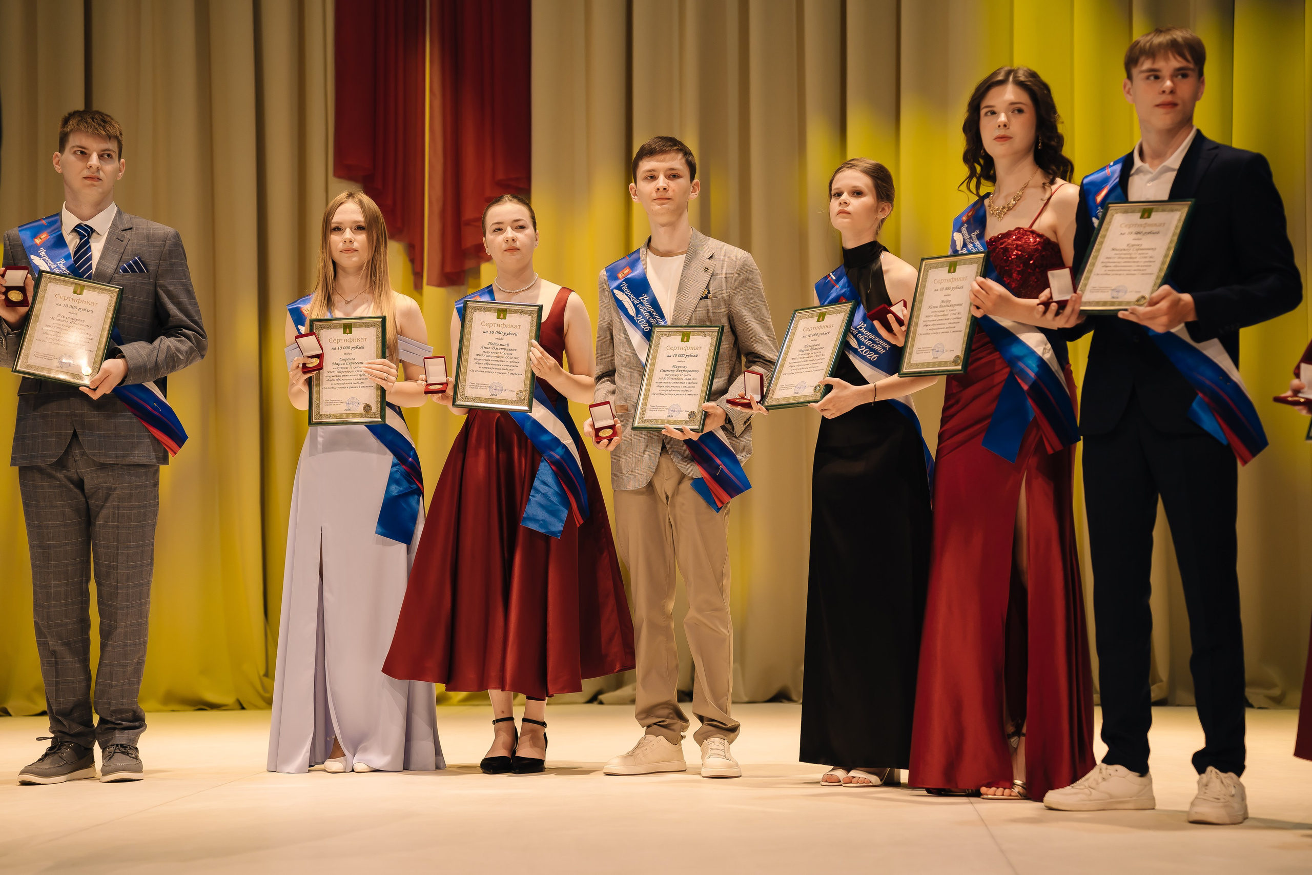 Выпускной 2026. Фотограф Торопец Кристина Абрамова Kanwellia photography