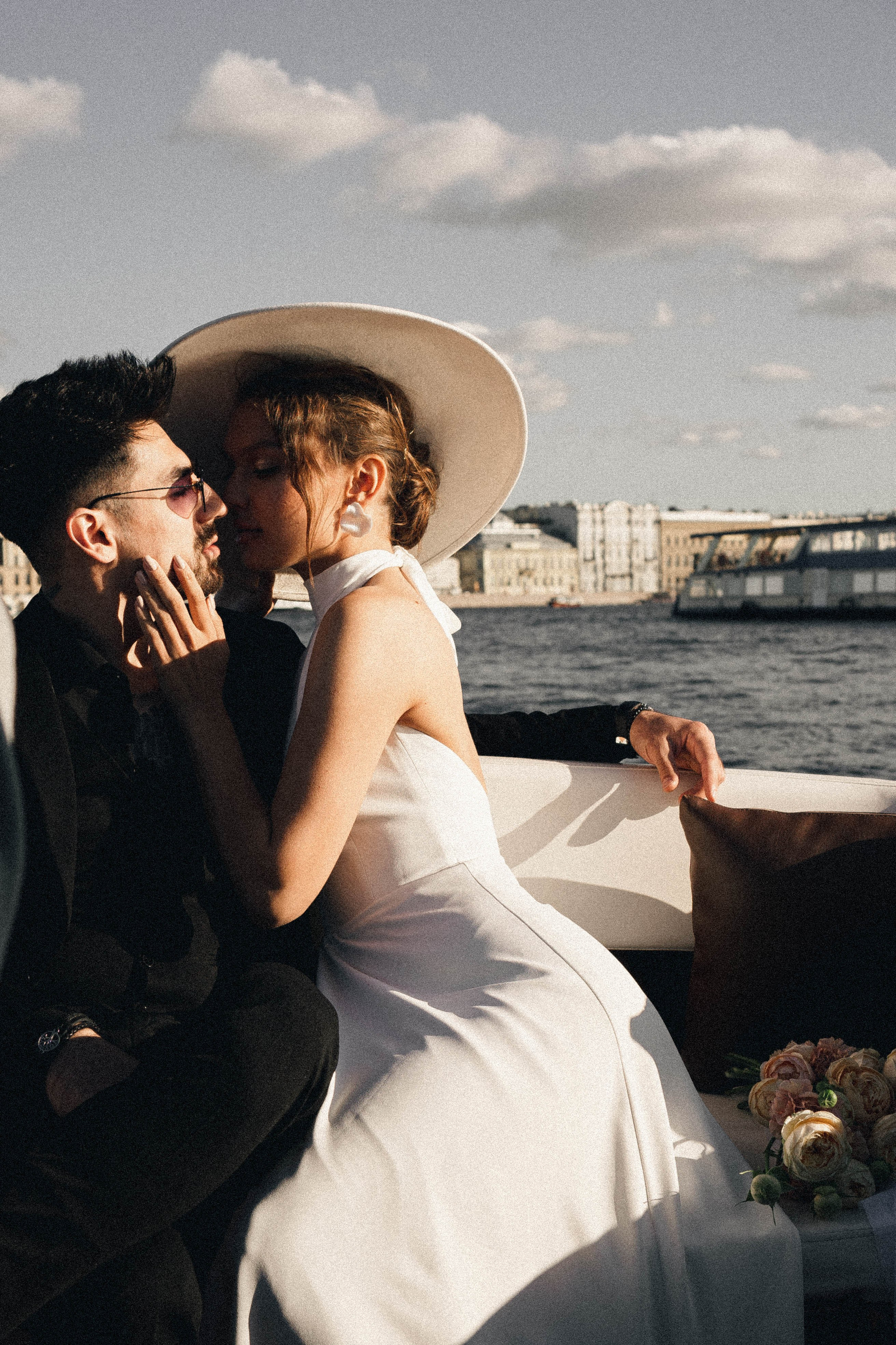 СВАДЕНБНАЯ СЬЕМКА НА КАТЕРЕ ПО КАНАЛАМ САНКТ-ПЕТЕРБУРГА И В АКВАТОРИИ НЕВЫ. Профессиональный фотограф, Санкт-Петербург — Виктория Богомолова