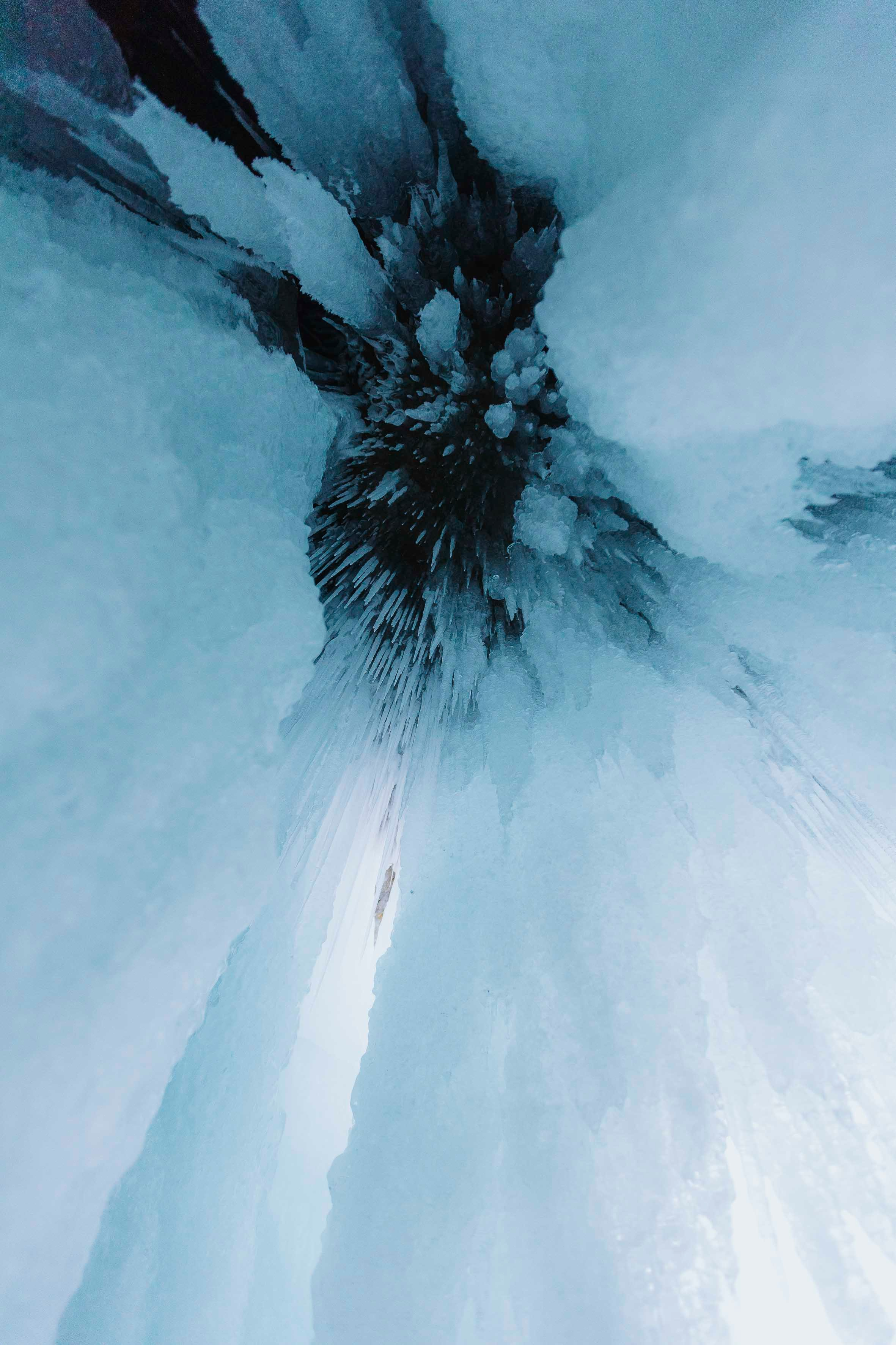 Ледяное зеркало. Фотограф Ольхон, Регина