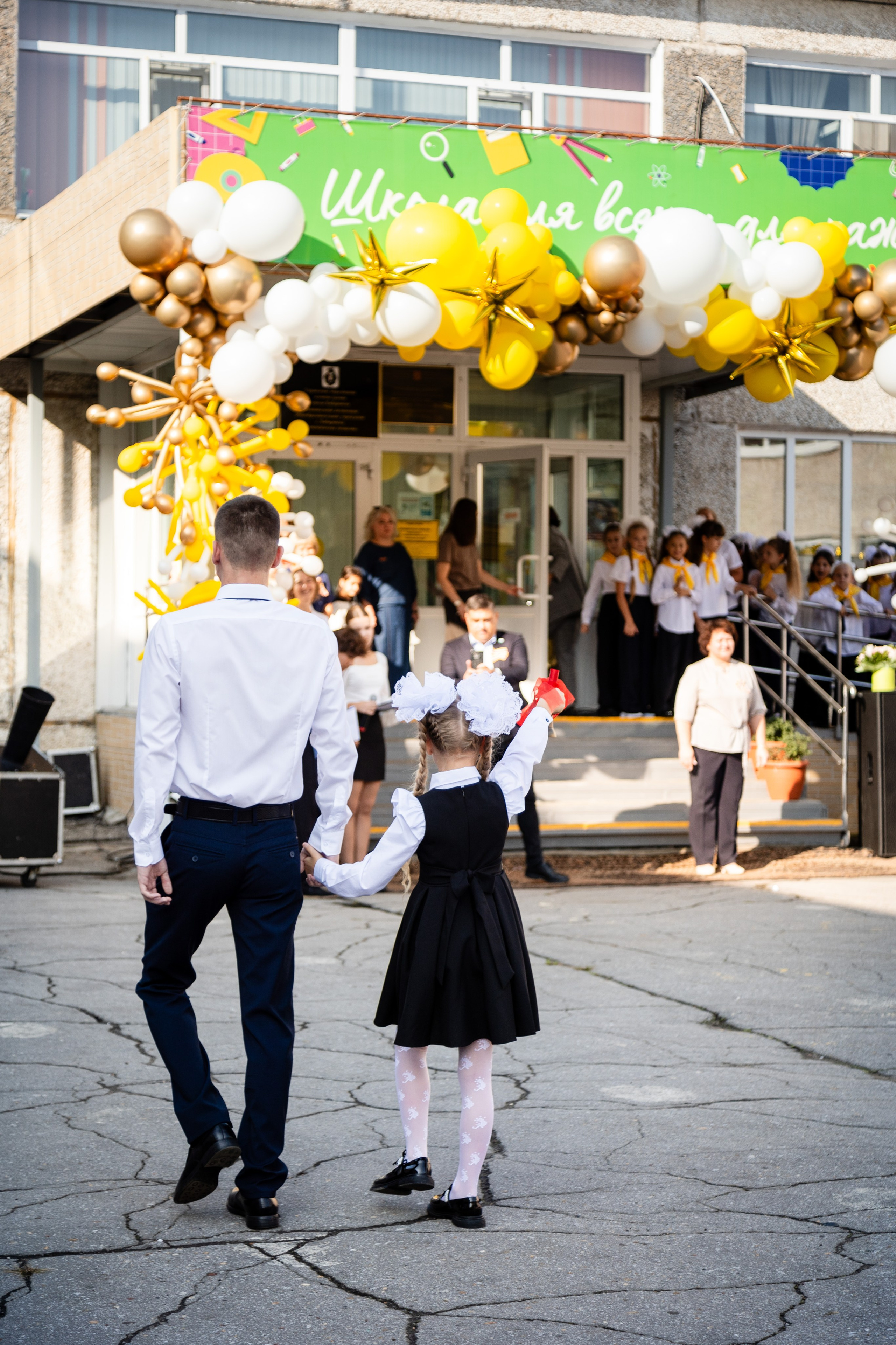 Гимназия № 50. Детский фотограф видеограф в Хабаровске Михаил Орлов
