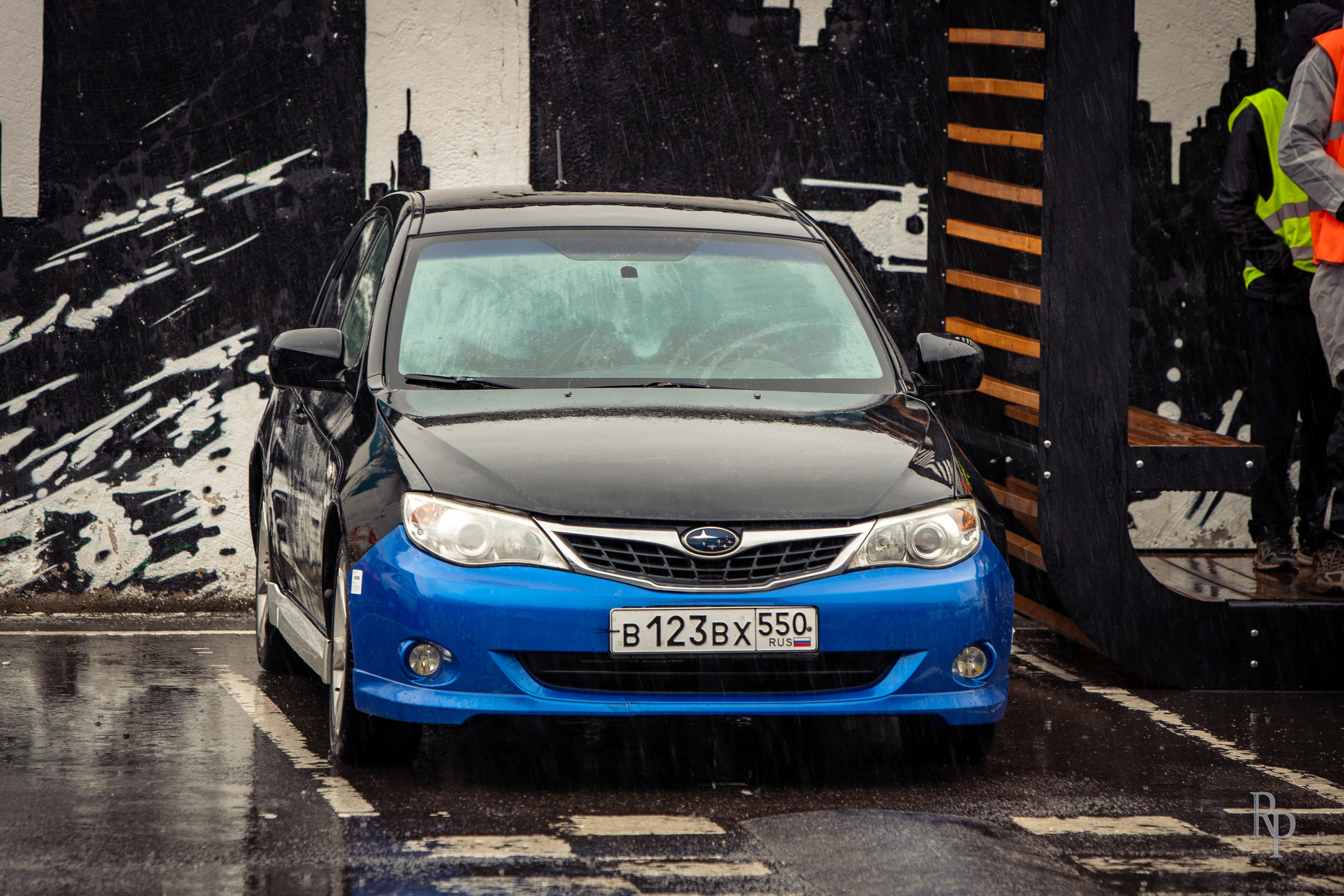 SHOWDOWN. Rusty Photographer