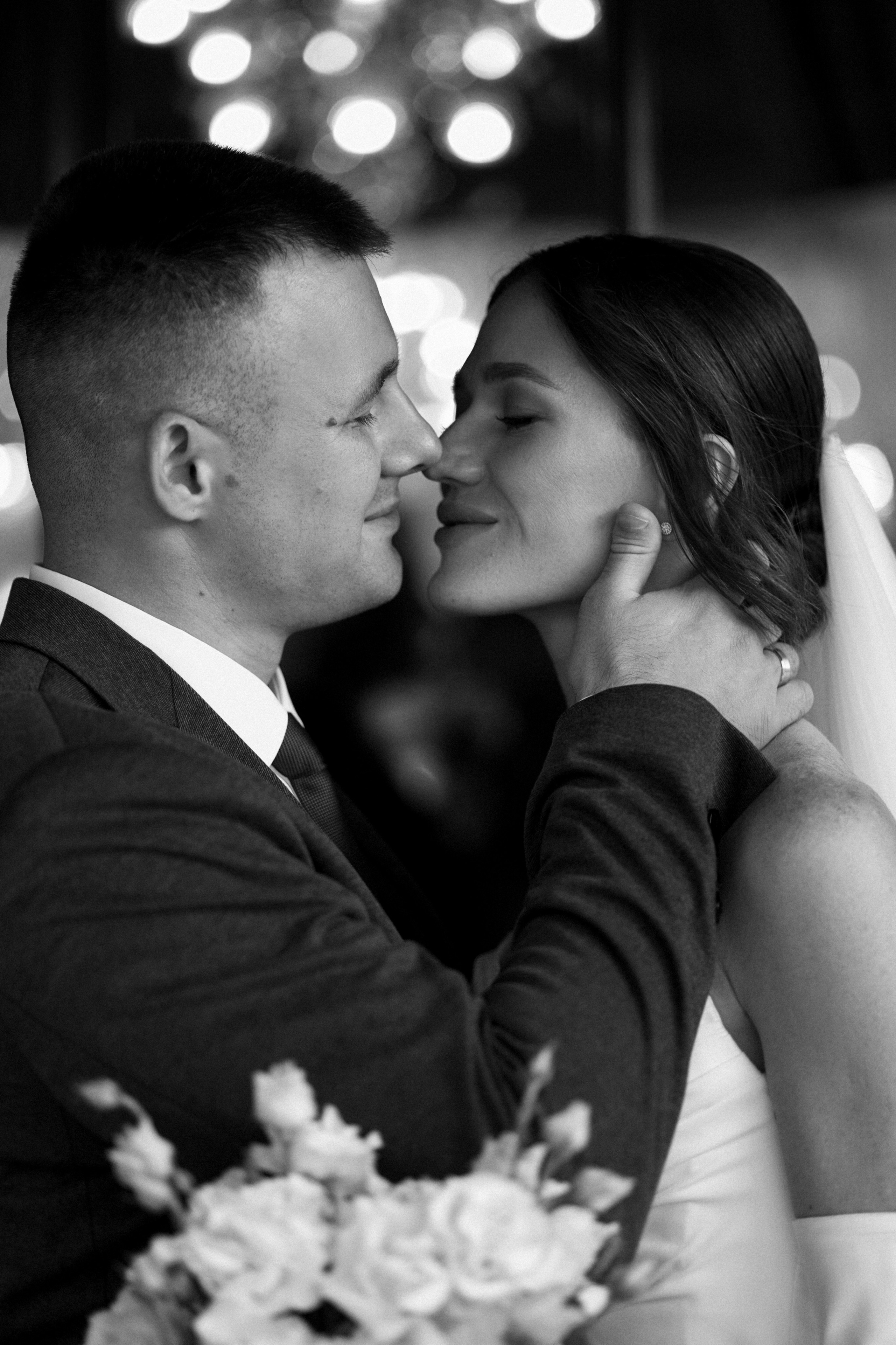 Свадьба в Питере на катере. Сестры Карабаза. Фотографы и ретушеры в Москве и Санкт-Петербурге