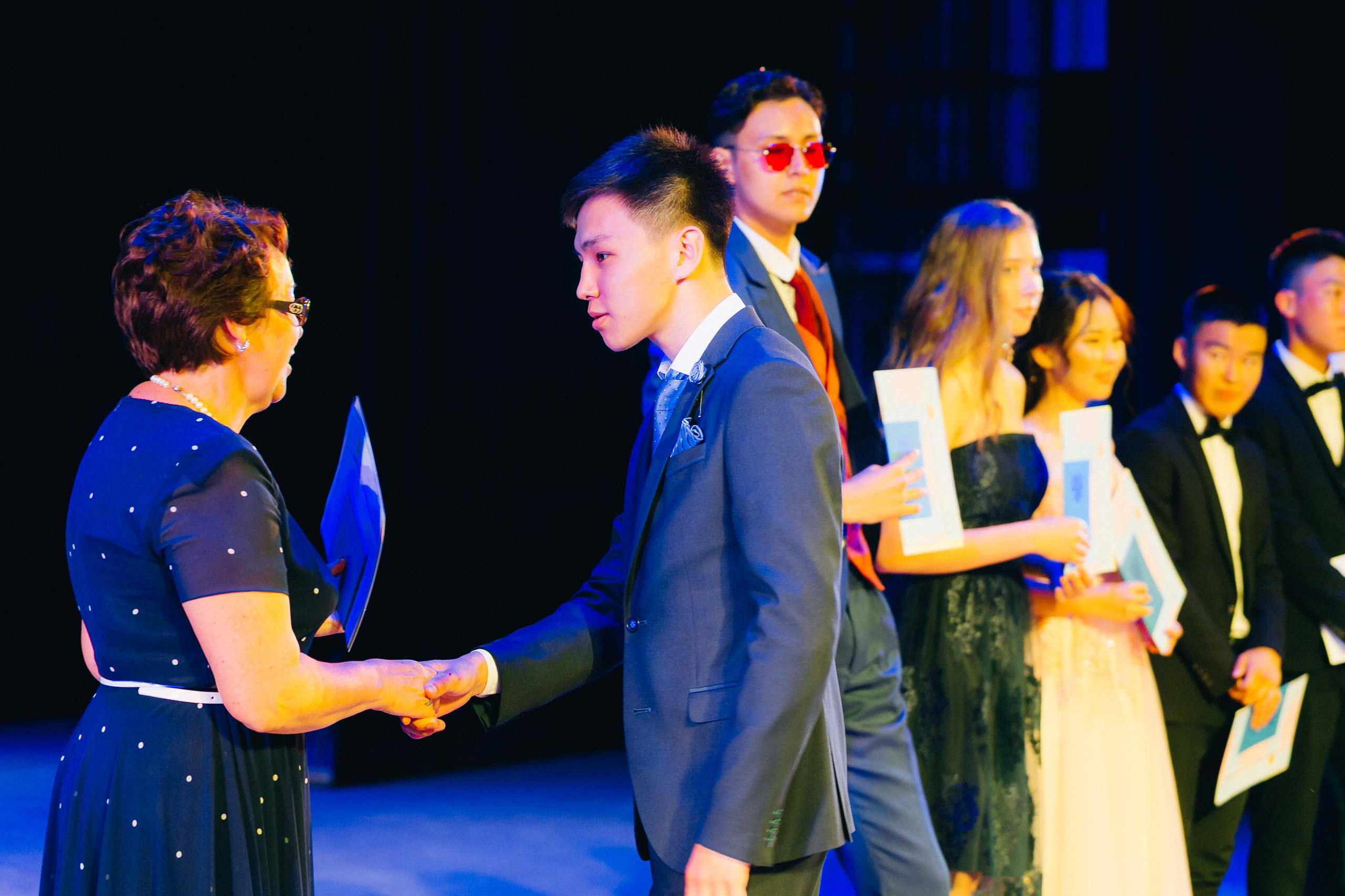 Вручение аттестатов 14 Гимназия. Свадебный и семейный фотограф в Улан-Удэ