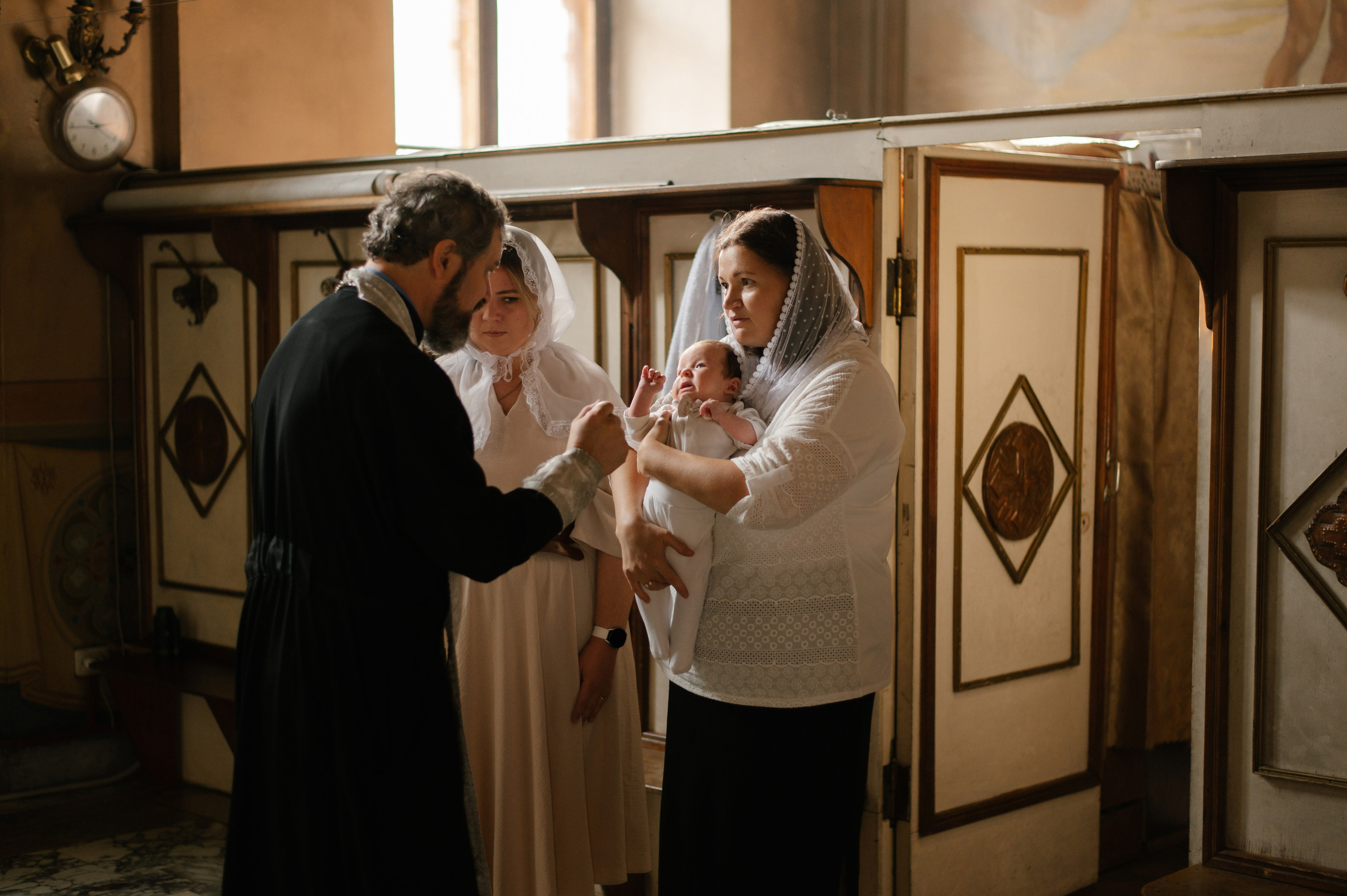 Фотограф на крещение. Фотосессия таинства крещения. Храм Воскресения Словущего в Даниловской Слободе. Семейный и свадебный фотограф в Москве Татьяна Николаева