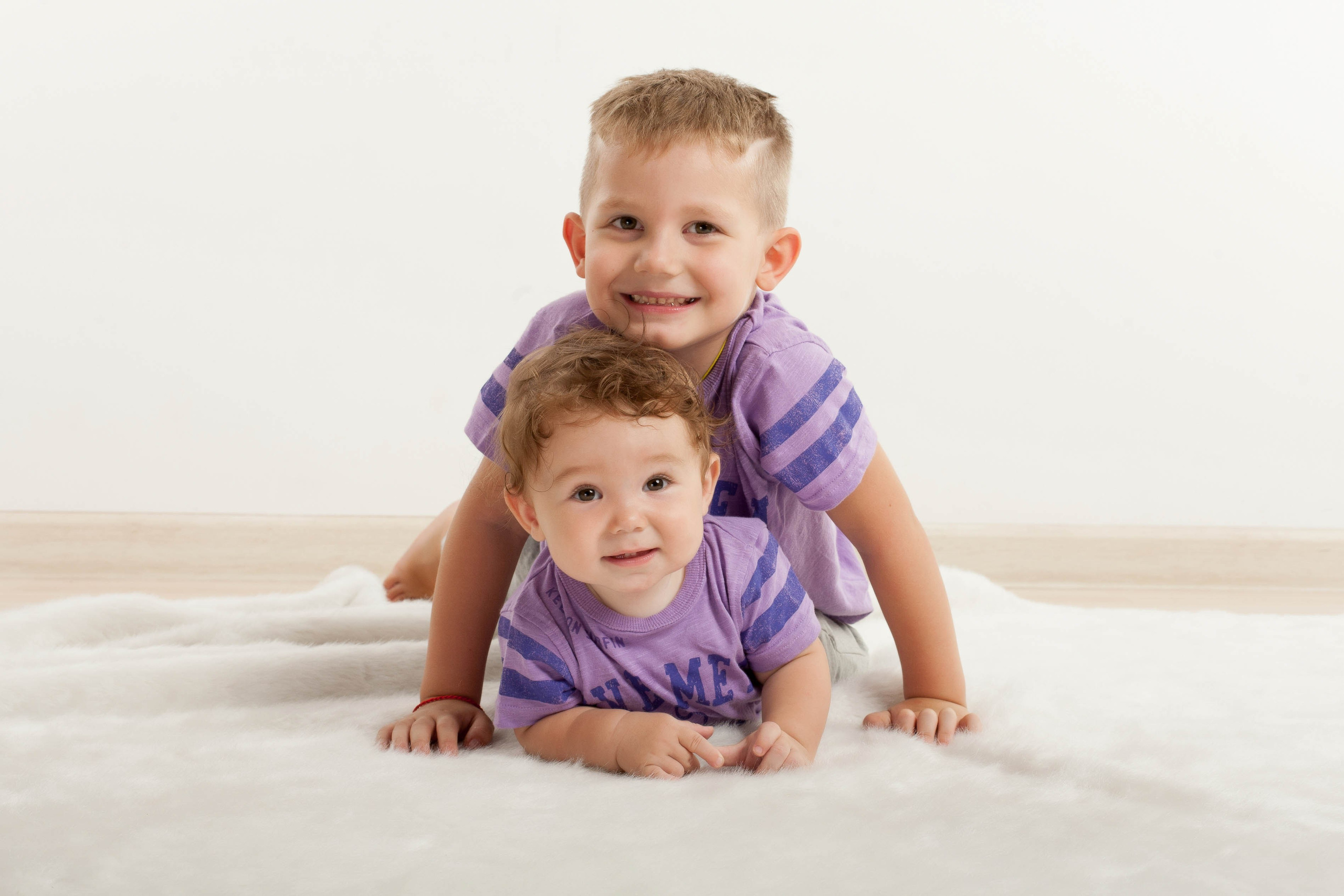 Семейный портрет Семьи Регины. Выездная съемка. Фотостудия Алматы. Семейная и детская фотостудия Family studio.Фотограф Алматы