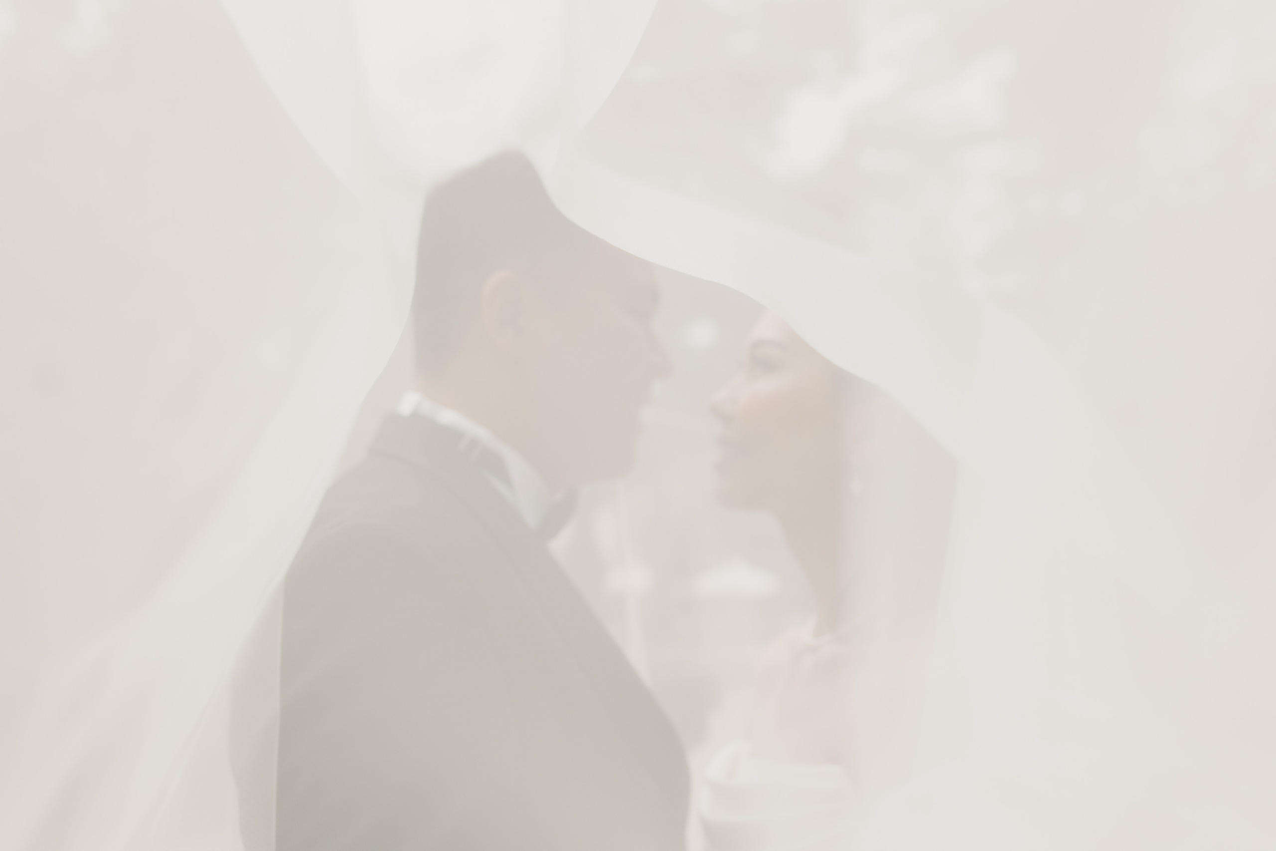 Прогулка и два бокала игристого…. Свадебный и семейный фотограф в Алматы Laura Dosmann