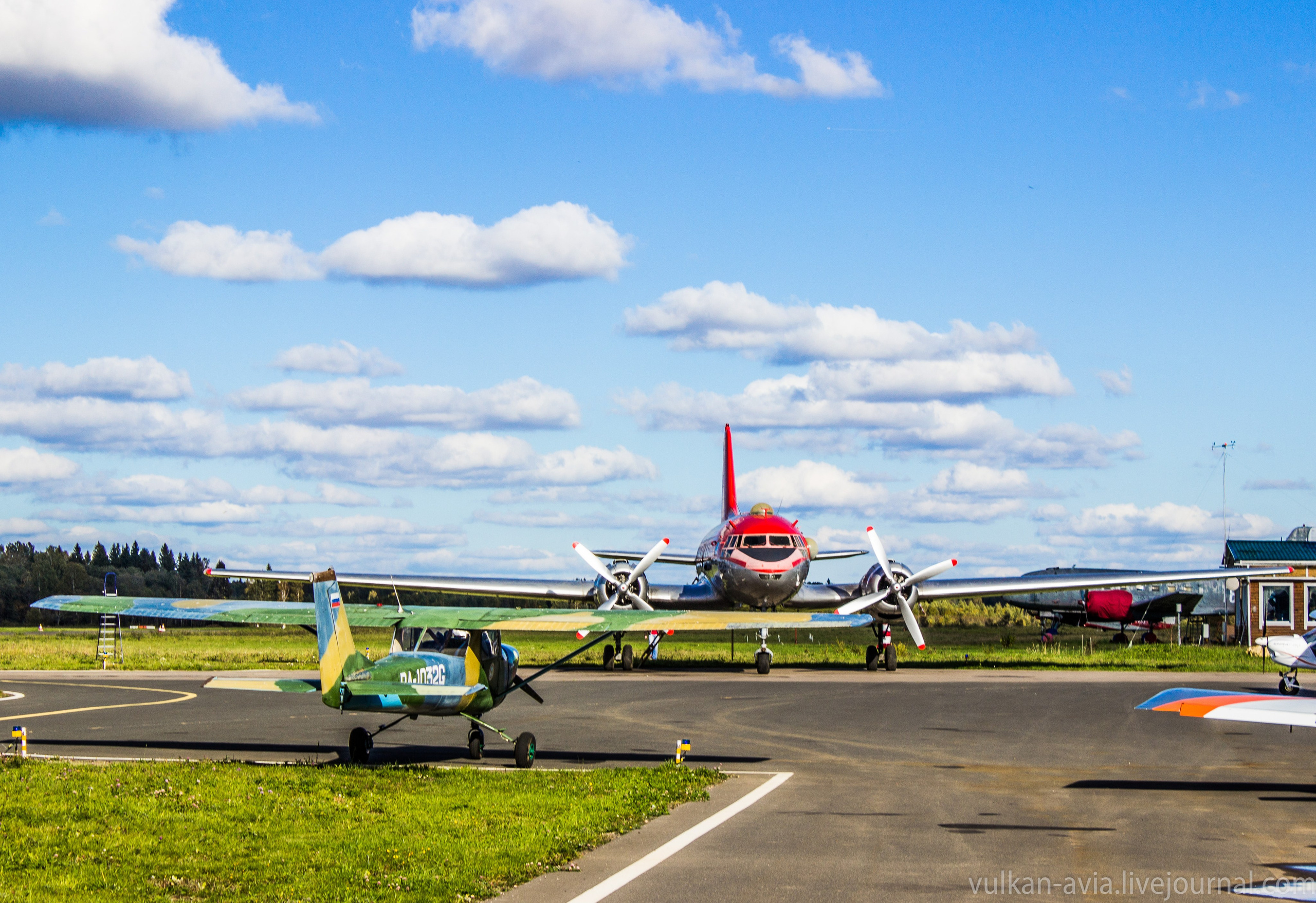 Ил-14Т «Пингвин» в съёмках клипа группы «Сопрано» (2015 г.). Авиационная техника для кино, рекламы и фотосессий