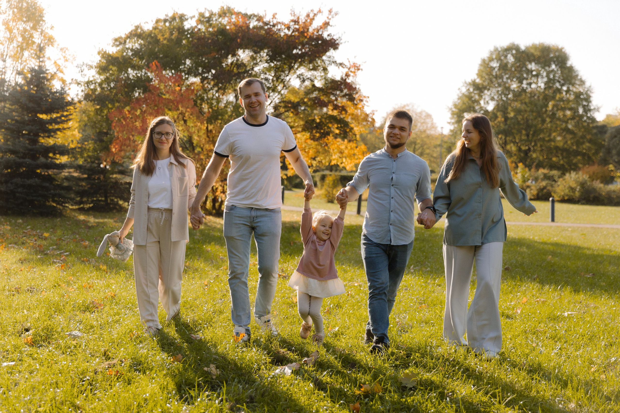 Прогулка Василисы с родителями, дядей и тетей. Семейный и свадебный фотограф в Москве и Зеленограде Пилипенко Юлия