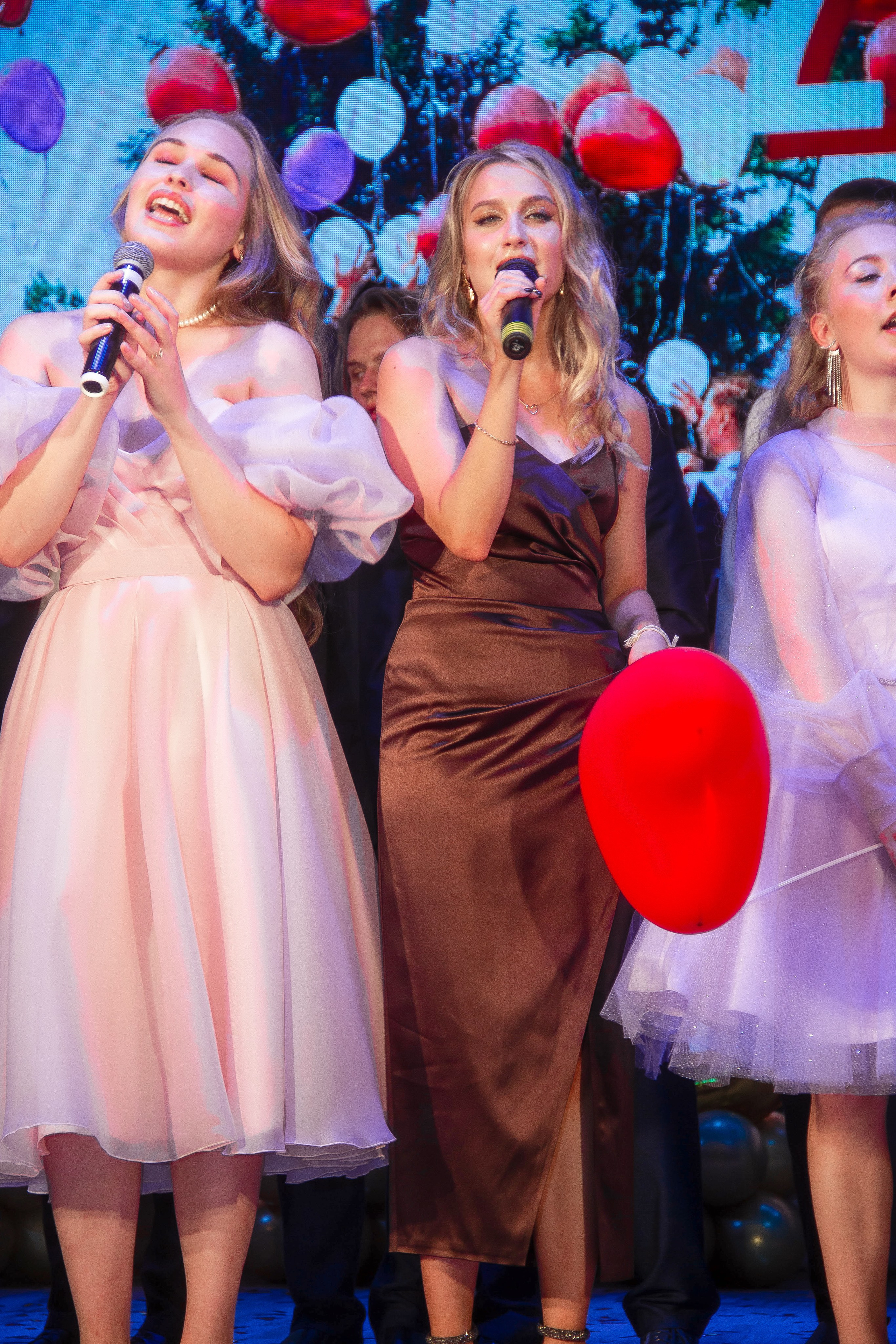 9-11 классы СЪЁМКИ ВЫПУСКНЫХ И ПОСЛЕДНИХ ЗВОНКОВ. Выпускные альбомы для школ и Детских садов в Барнауле /Выпускные/Свадебные/Детские/Семейные и др. виды съёмок /Фотограф Вера Валейко