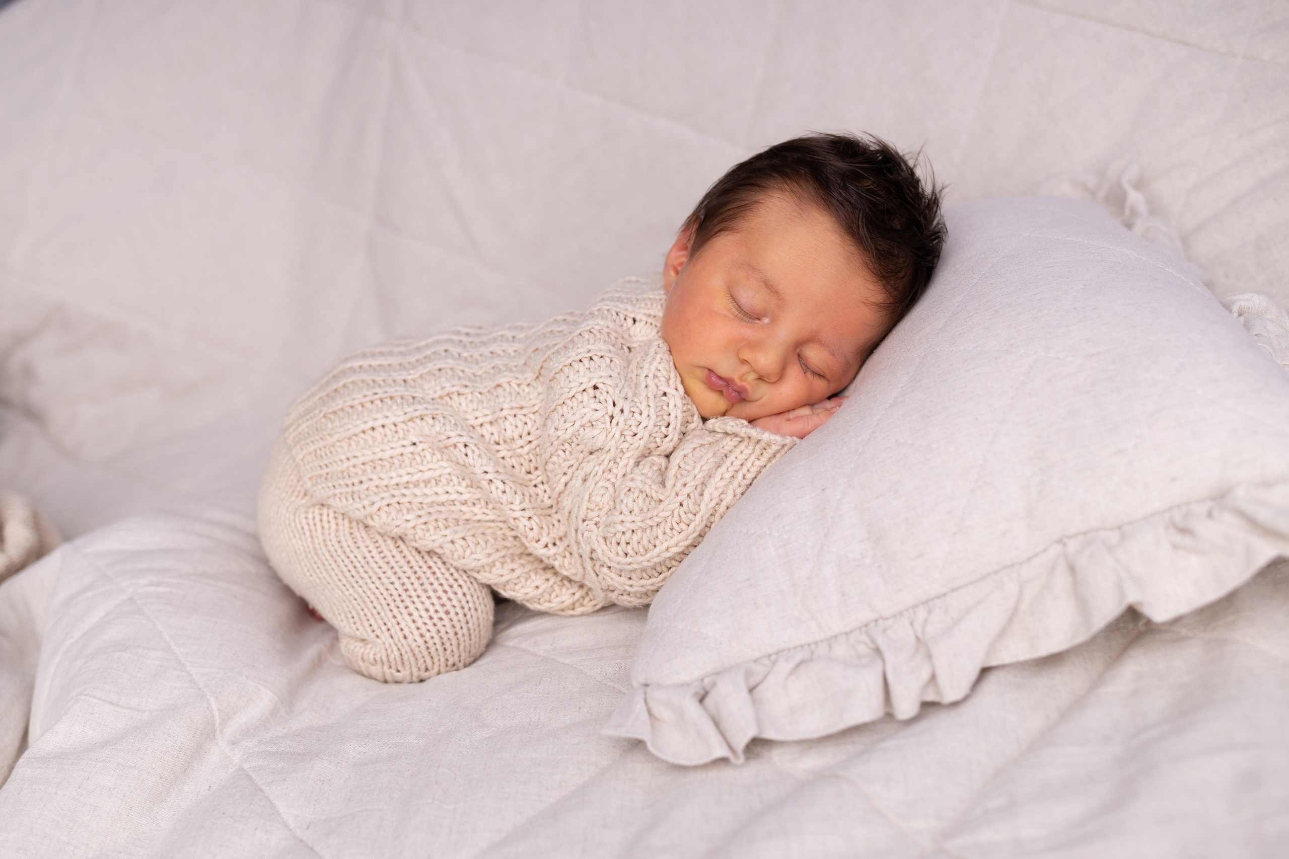 Newborn съемка в стиле Лайф. Фотограф новорожденных малышей в Омске и Омской области Эльвира Камаева