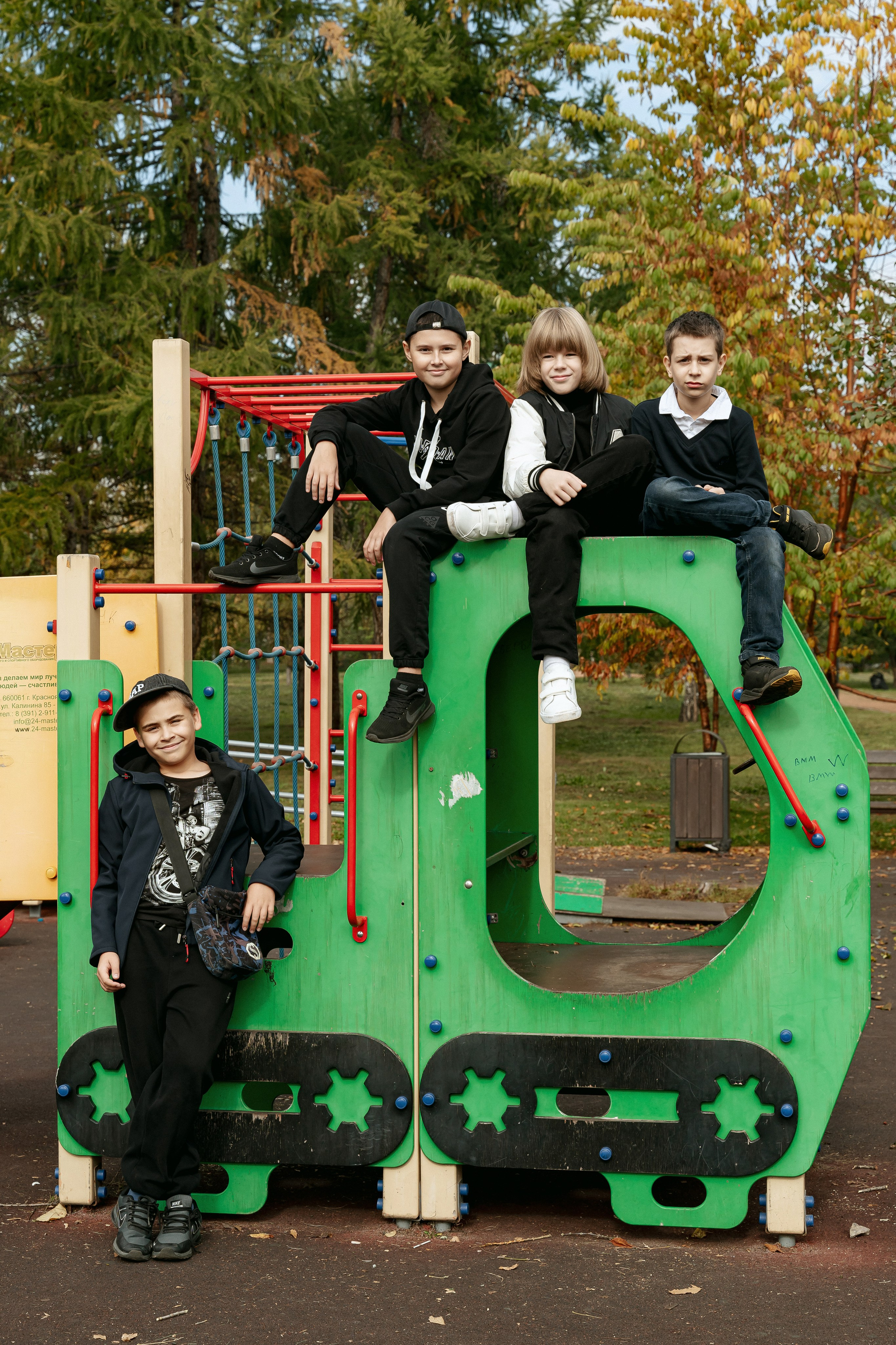 Фотосессия осенью в парке. 4 класс. Фотограф Ким Наталья в Красноярске