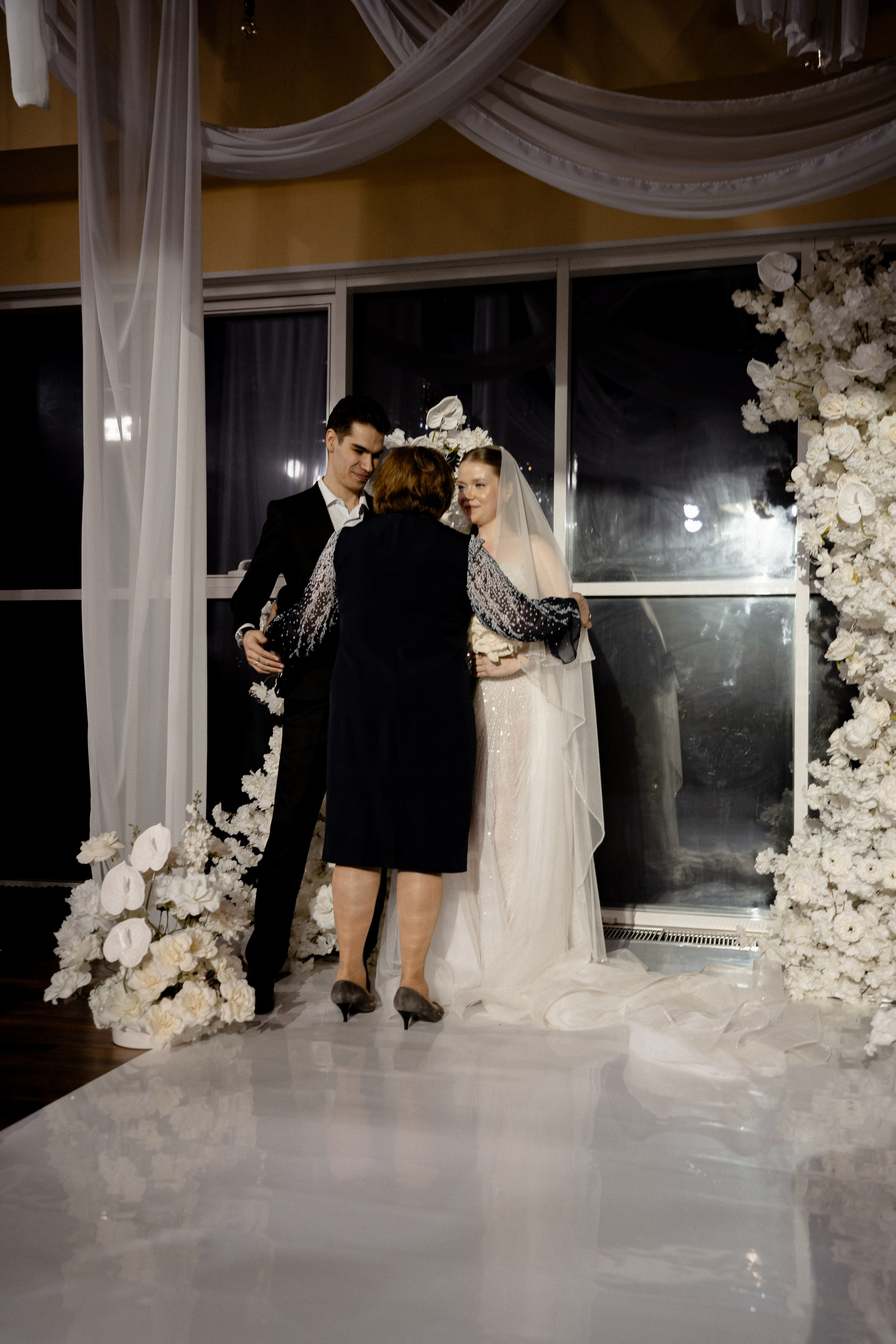 СВАДЕБНАЯ СЬЕМКА СБОРОВ В ОТЕЛЕ И ВЫЕЗД НА ЦЕРЕМОНИЮ (СНЯТО В СИБИРЕ В НИЖНЕВАРТОВСКЕ). Профессиональный фотограф, Санкт-Петербург — Виктория Богомолова