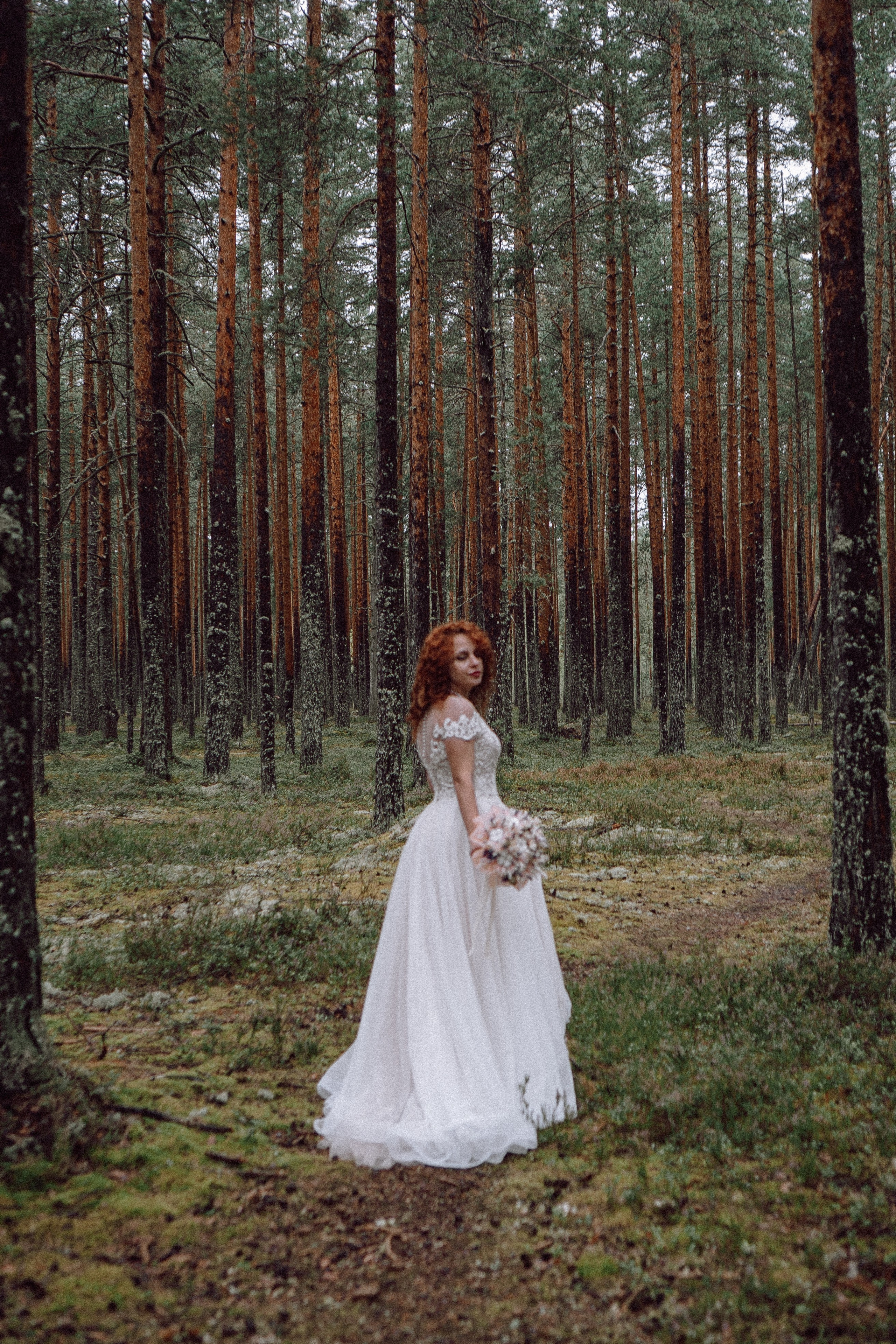 СВАДЕБНАЯ ФОТОСЕССИИЯ ПАРЫ В ГОРОДЕ ПРИОЗЕРСК В СОСНОВОМ ЛЕСУ И С ПИКАПОМ. Профессиональный фотограф, Санкт-Петербург — Виктория Богомолова