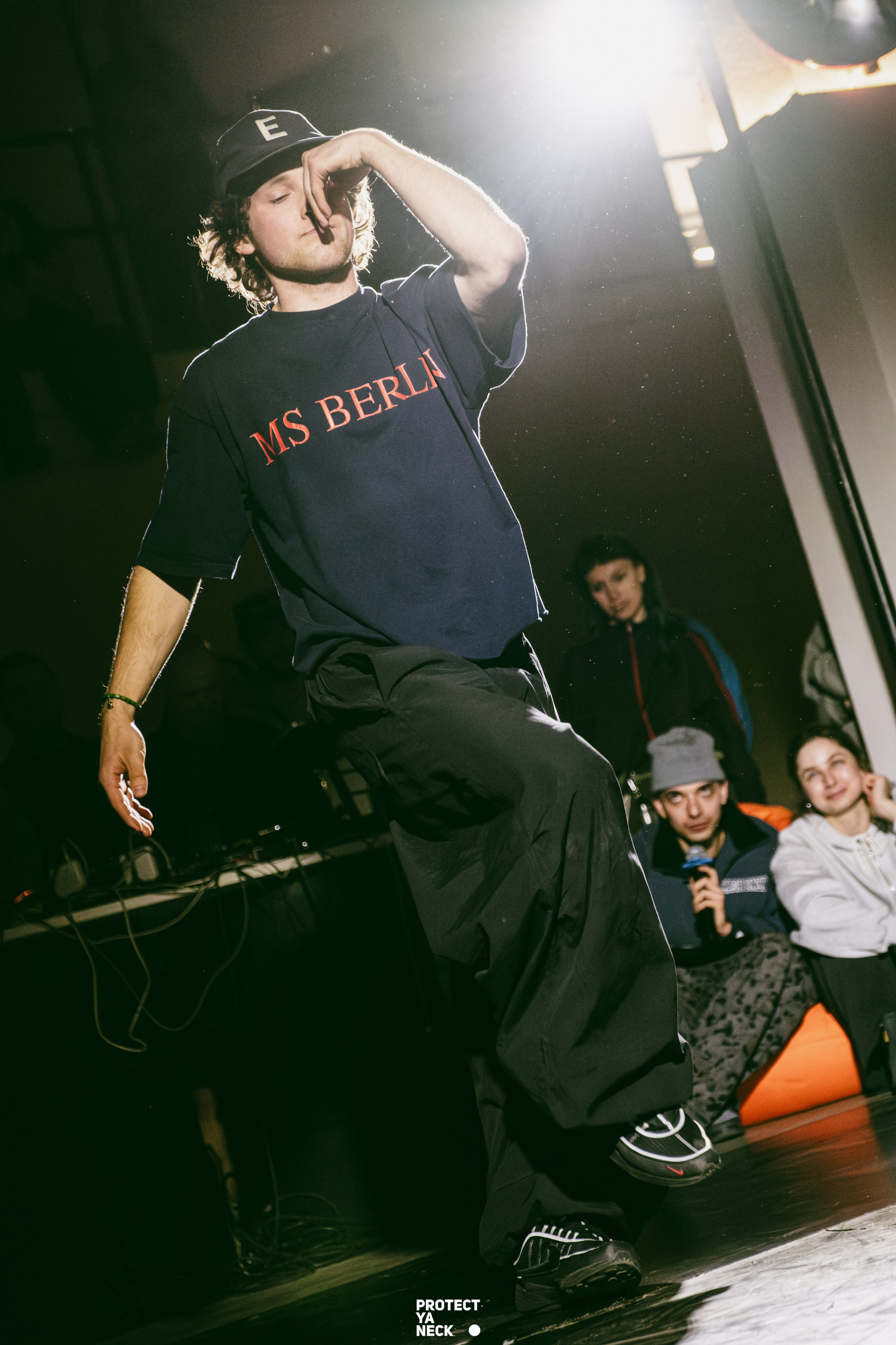 PROTECT YA NECK 22/03 (@youlovebu). Соня бу тебя сфоткала