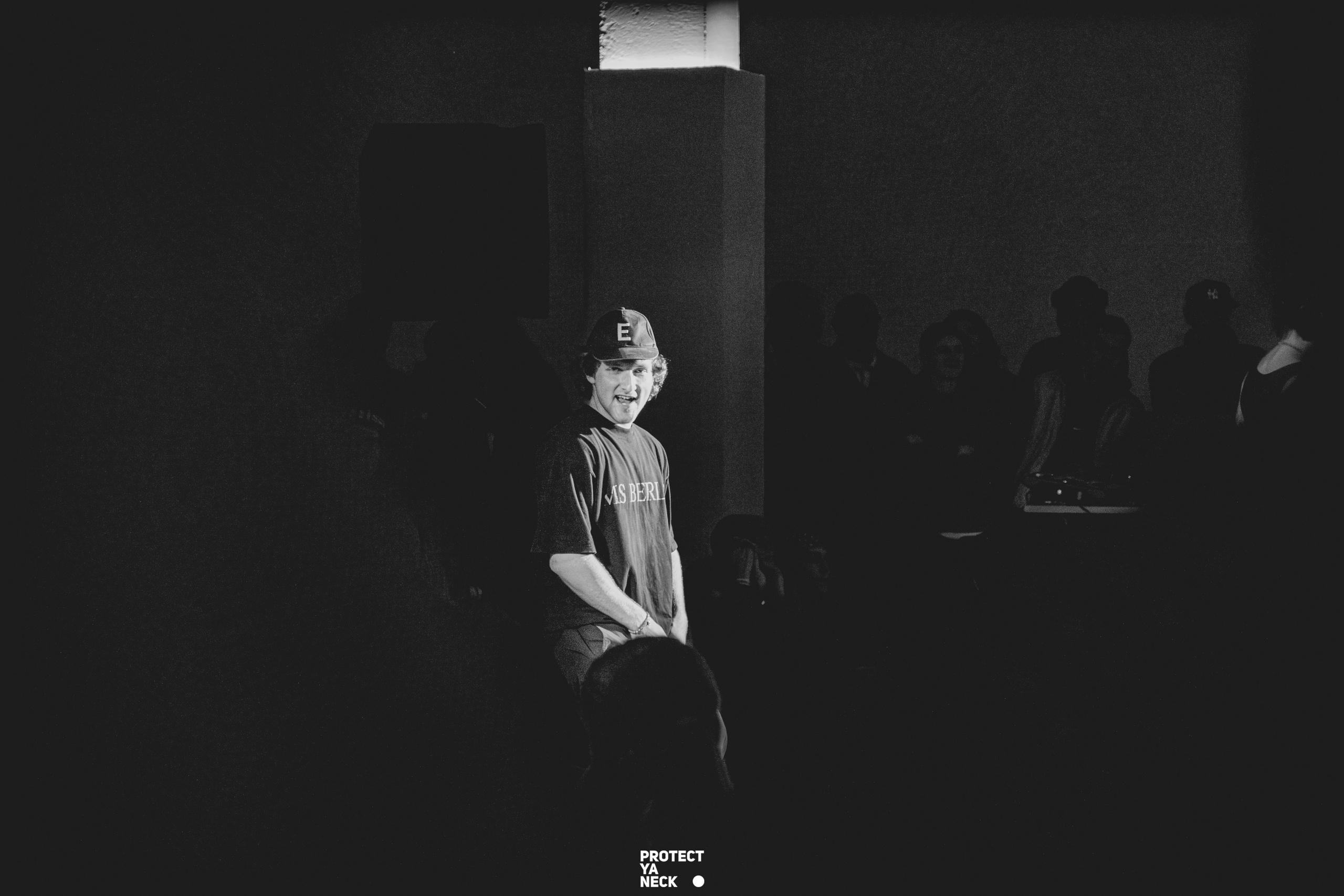PROTECT YA NECK 22/03 (@youlovebu). Соня бу тебя сфоткала