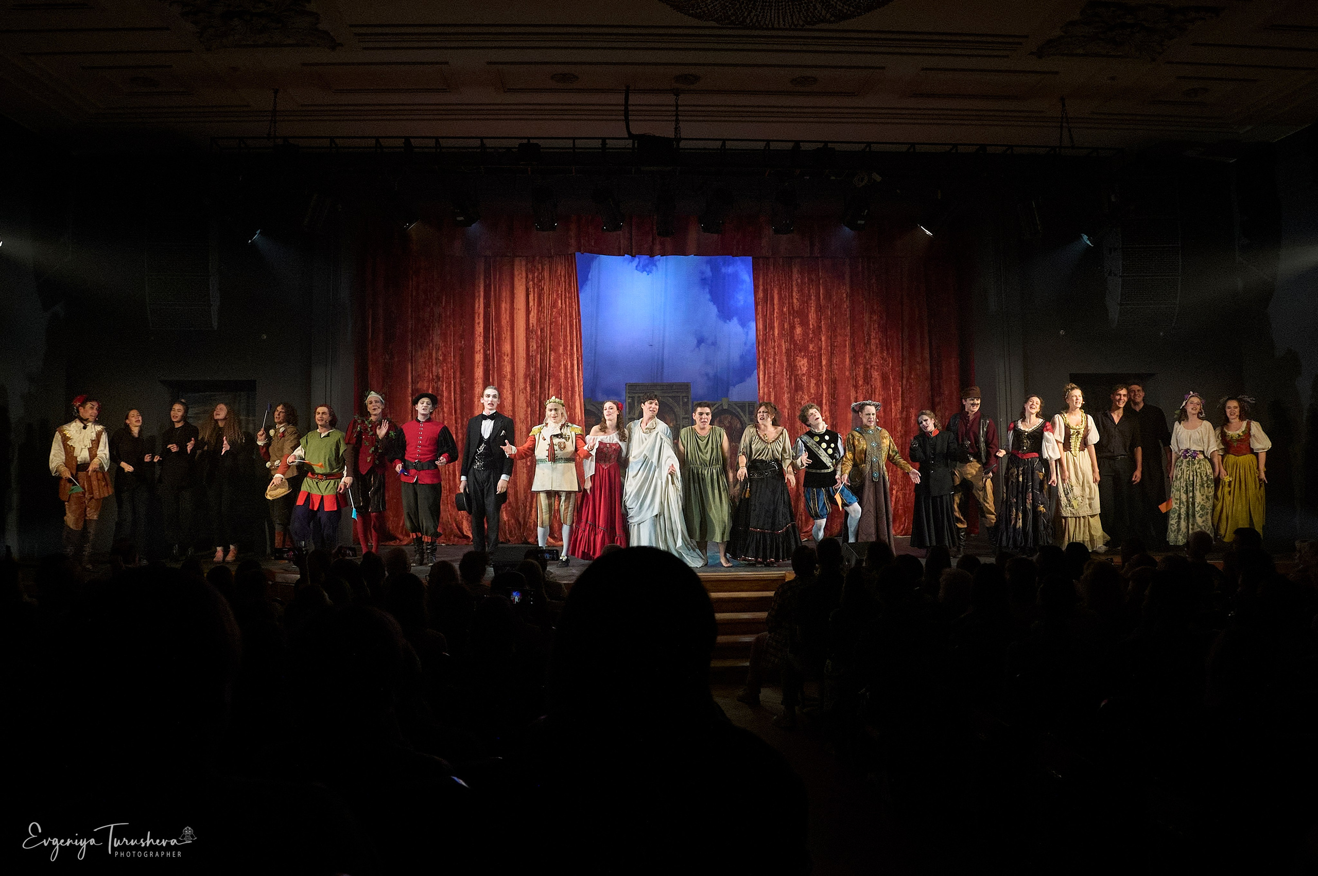Дипломный спектакль «Пропуск в рай». Фотограф Евгения Турушева