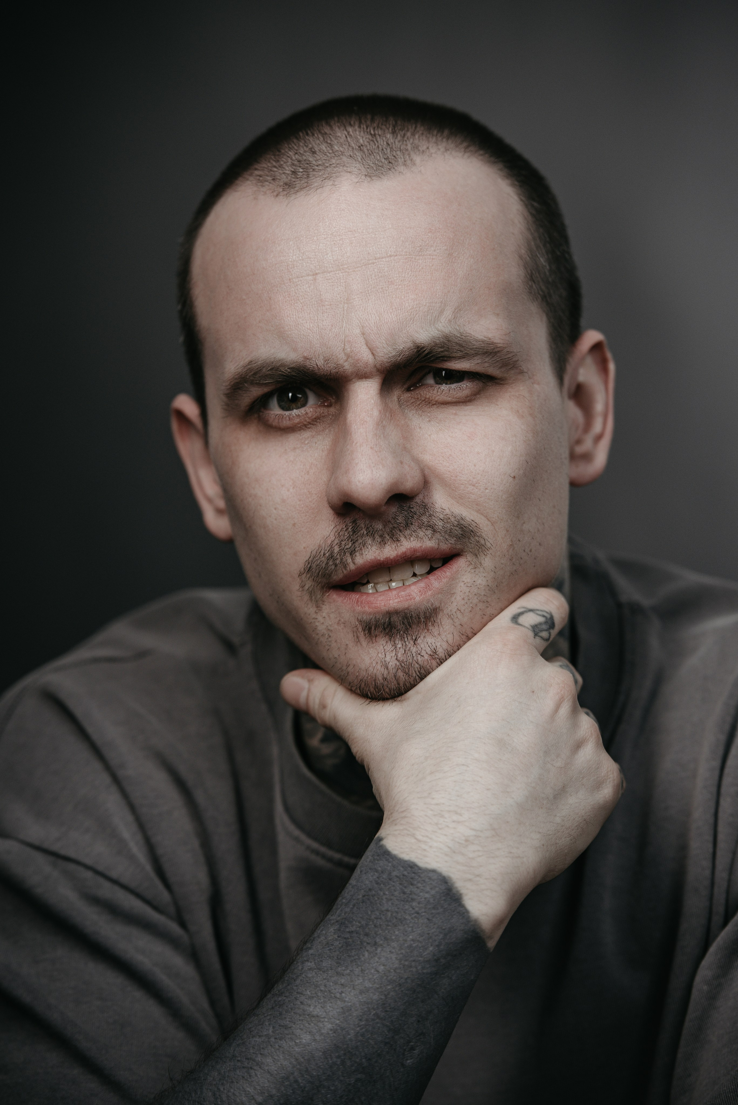 Тату-мастер. Роман Бочаров