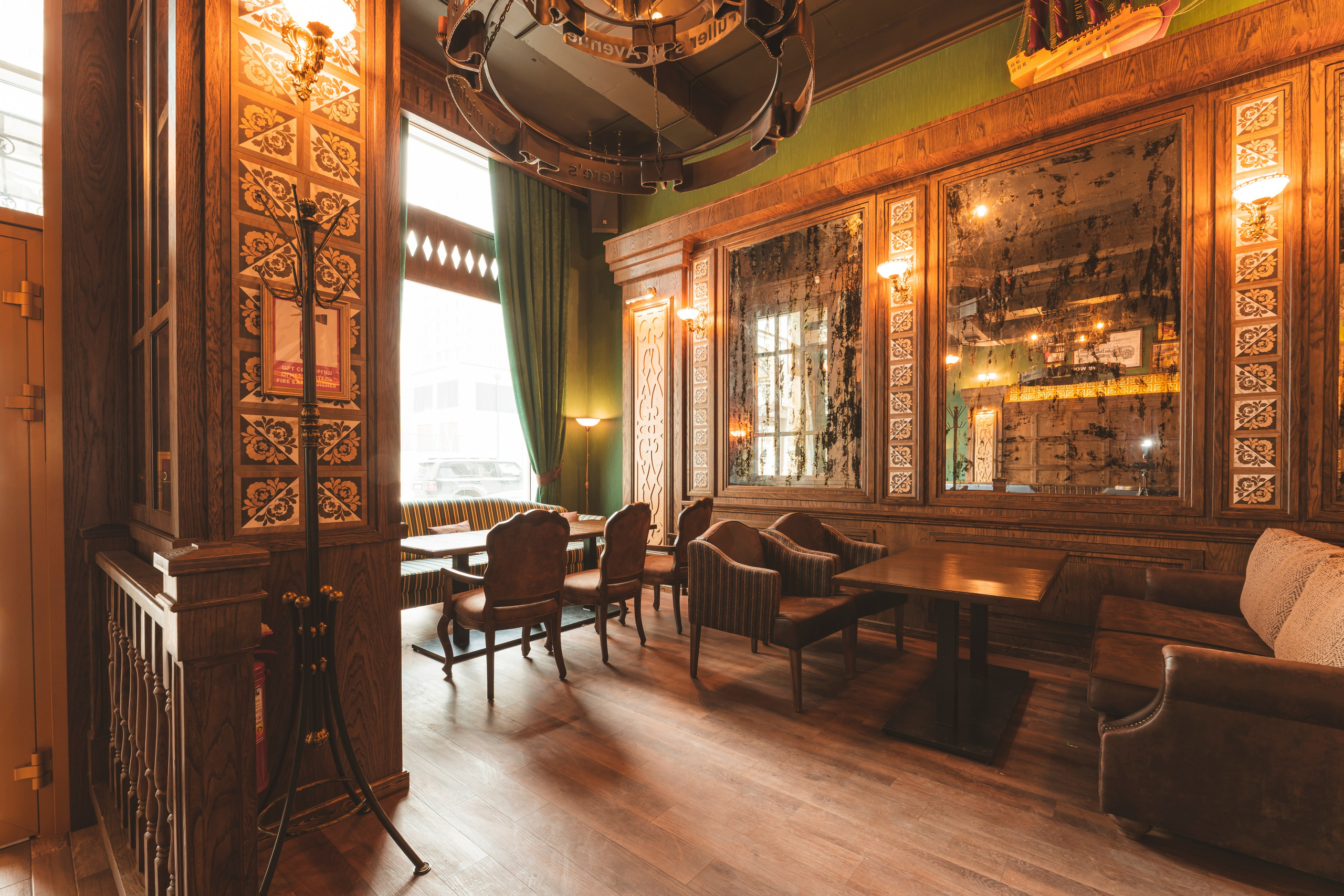 Алматы, Fuller's Central Avenue — самый большой паб сети, ЖК Central Avenue, январь 2026. Интерьерный фотограф Алматы