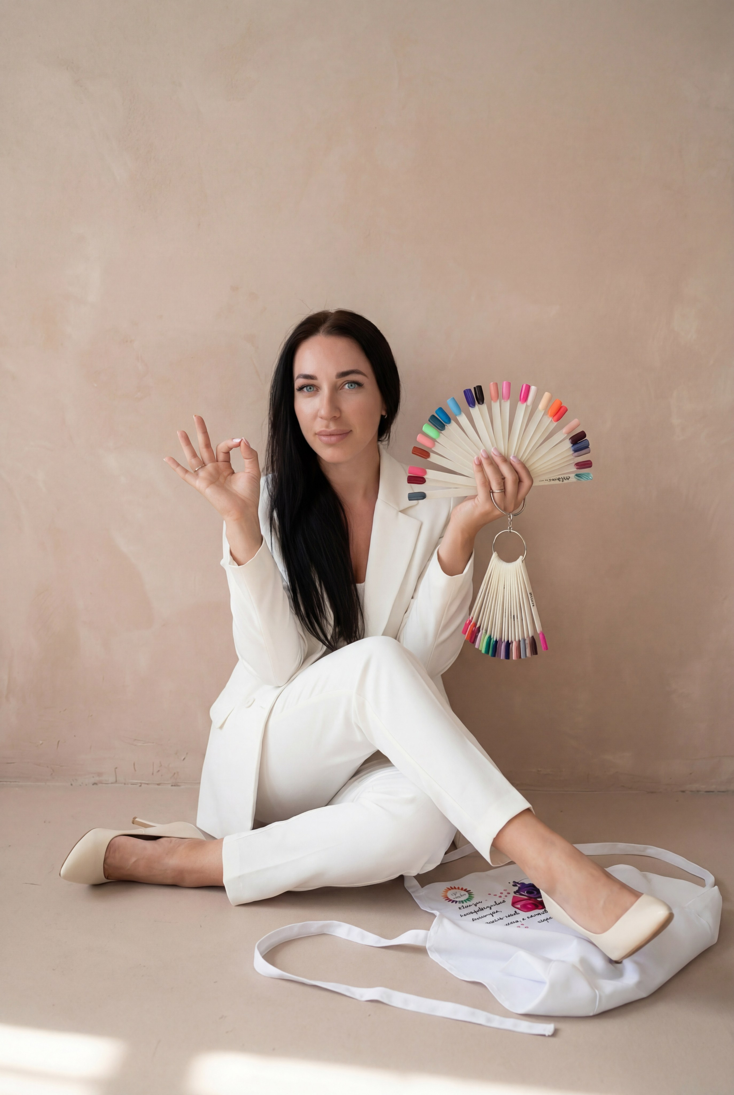 Маникюрный мастер. Школьный фотограф Евгения Саховская