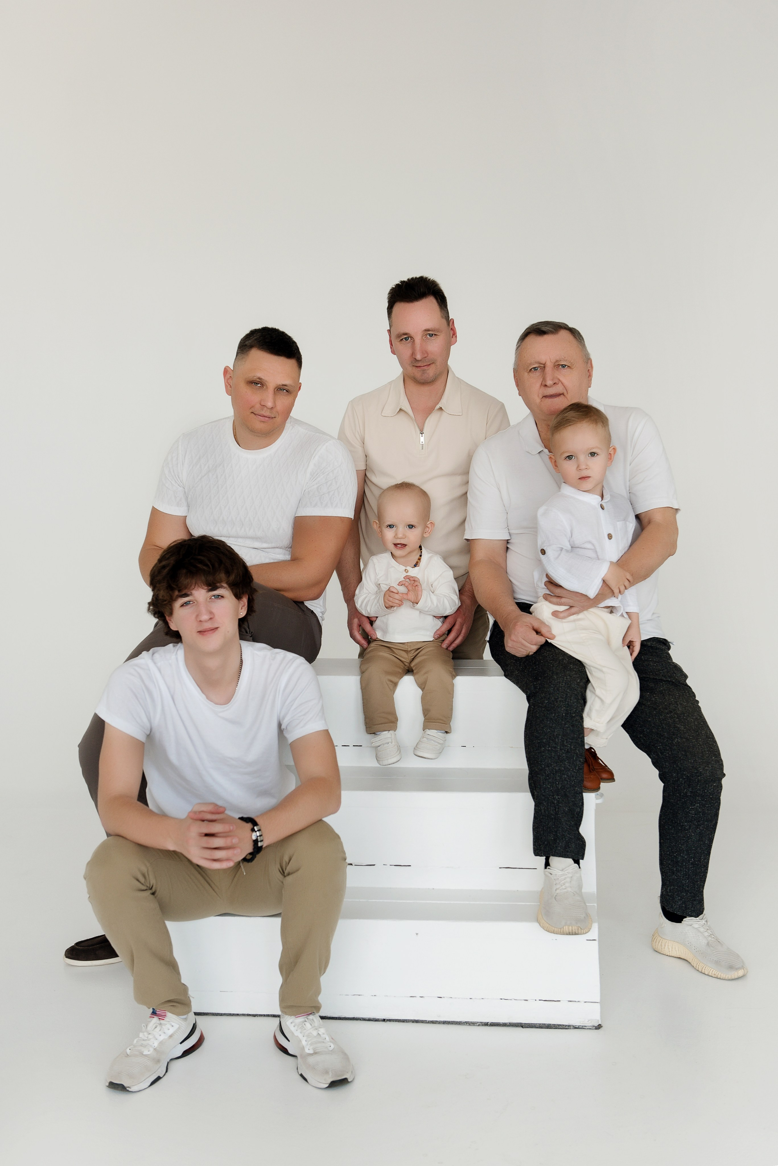 Семейная съёмка большой семьи в Москве. Детский фотограф в Долгопрудном и Москве