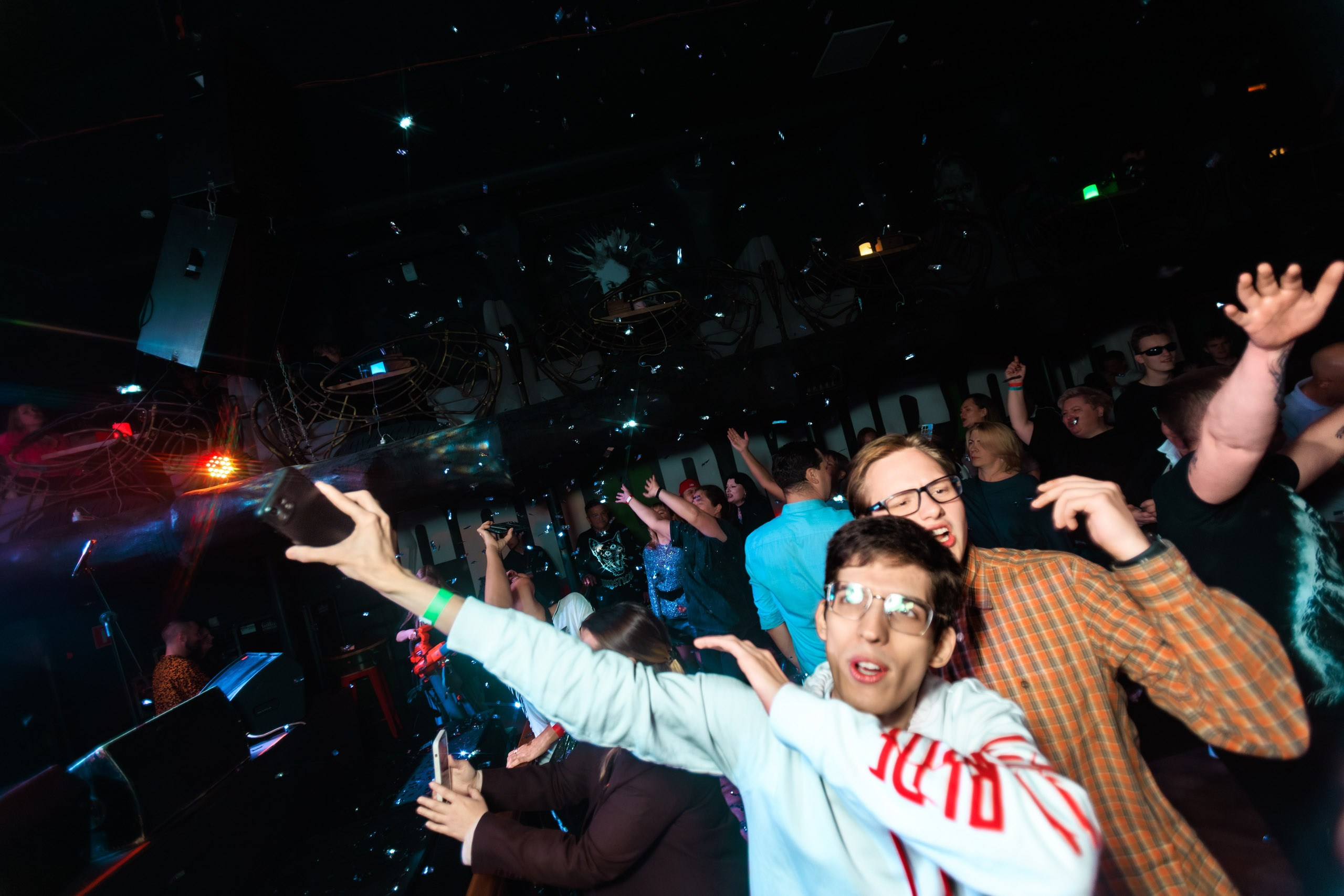 Юность. Репортажный фотограф Екатеринбург | Яркий, качественный репортаж | Концерты, клубы, репортаж, праздники, корпоративы