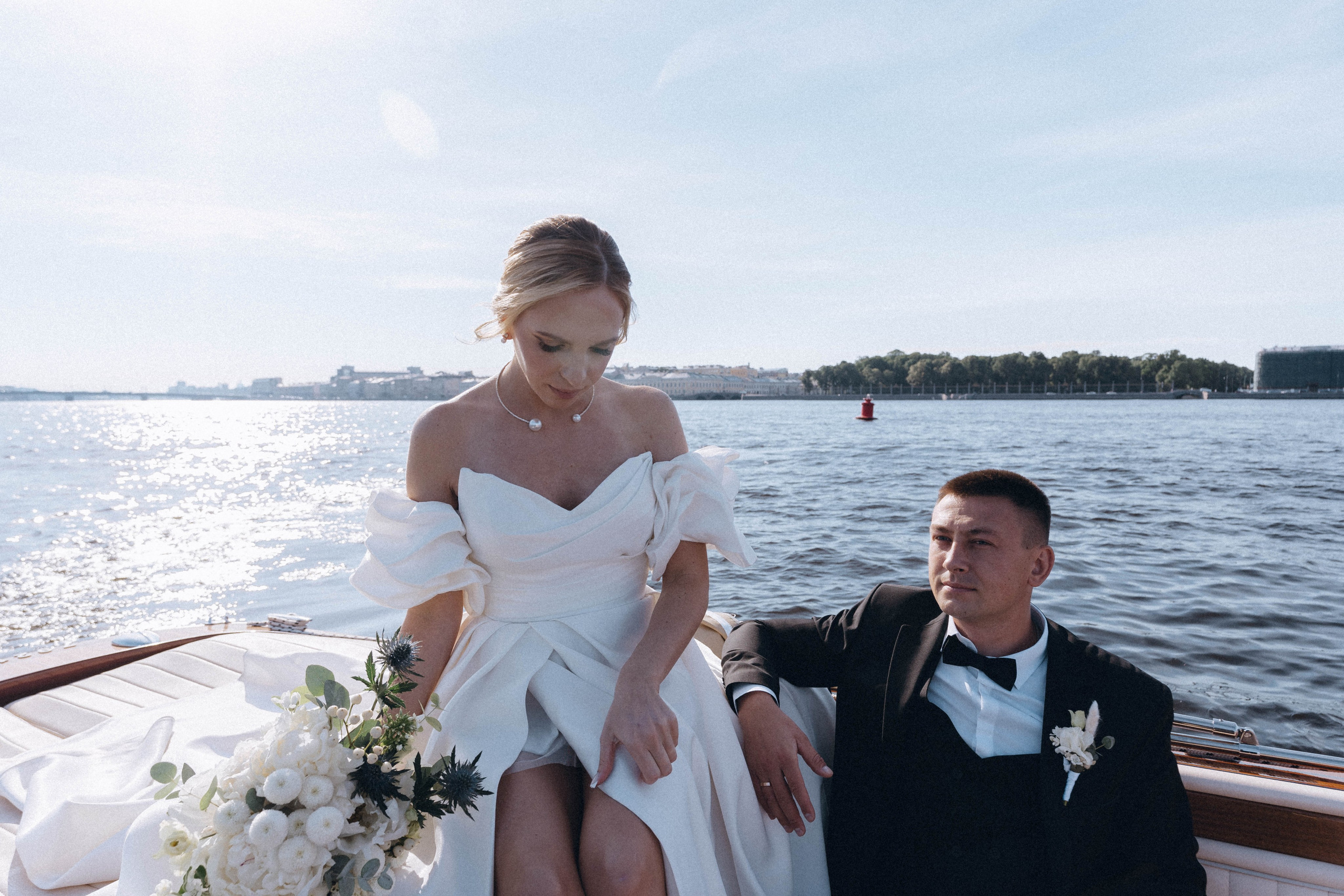 СВАДЕНБНАЯ СЬЕМКА НА КАТЕРЕ ПО КАНАЛАМ САНКТ-ПЕТЕРБУРГА И В АКВАТОРИИ НЕВЫ. Профессиональный фотограф, Санкт-Петербург — Виктория Богомолова