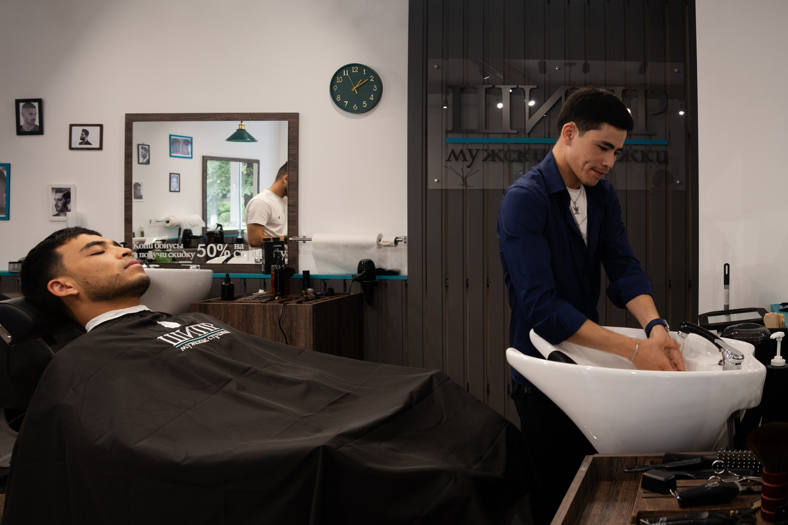 Съемка для барбершопа. Фотограф на камеру и мобильная съемка в Казани Лидия