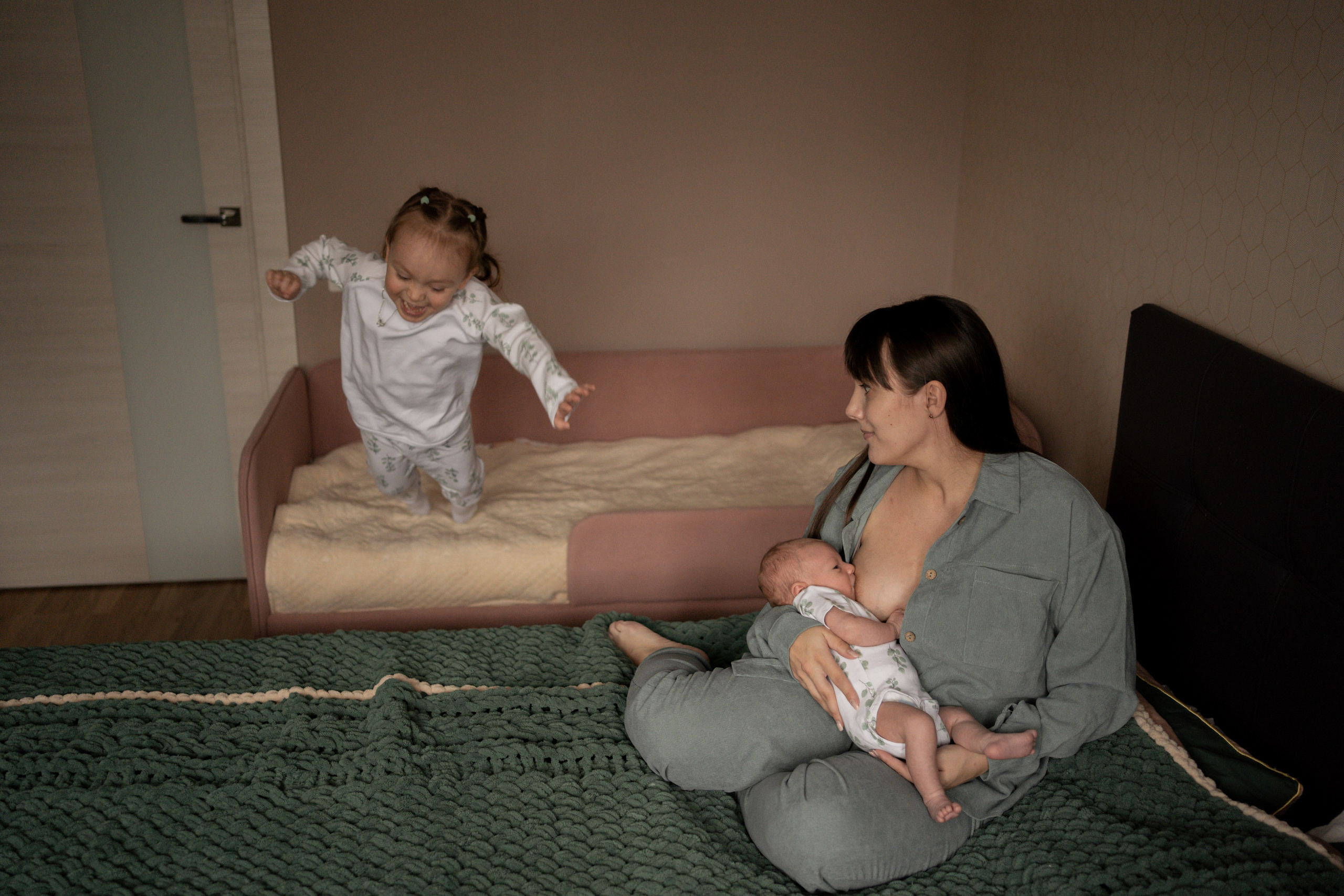 Оля, Коля, Аня, Рита. Фотограф грудного вскармливания в Москве Екатерина