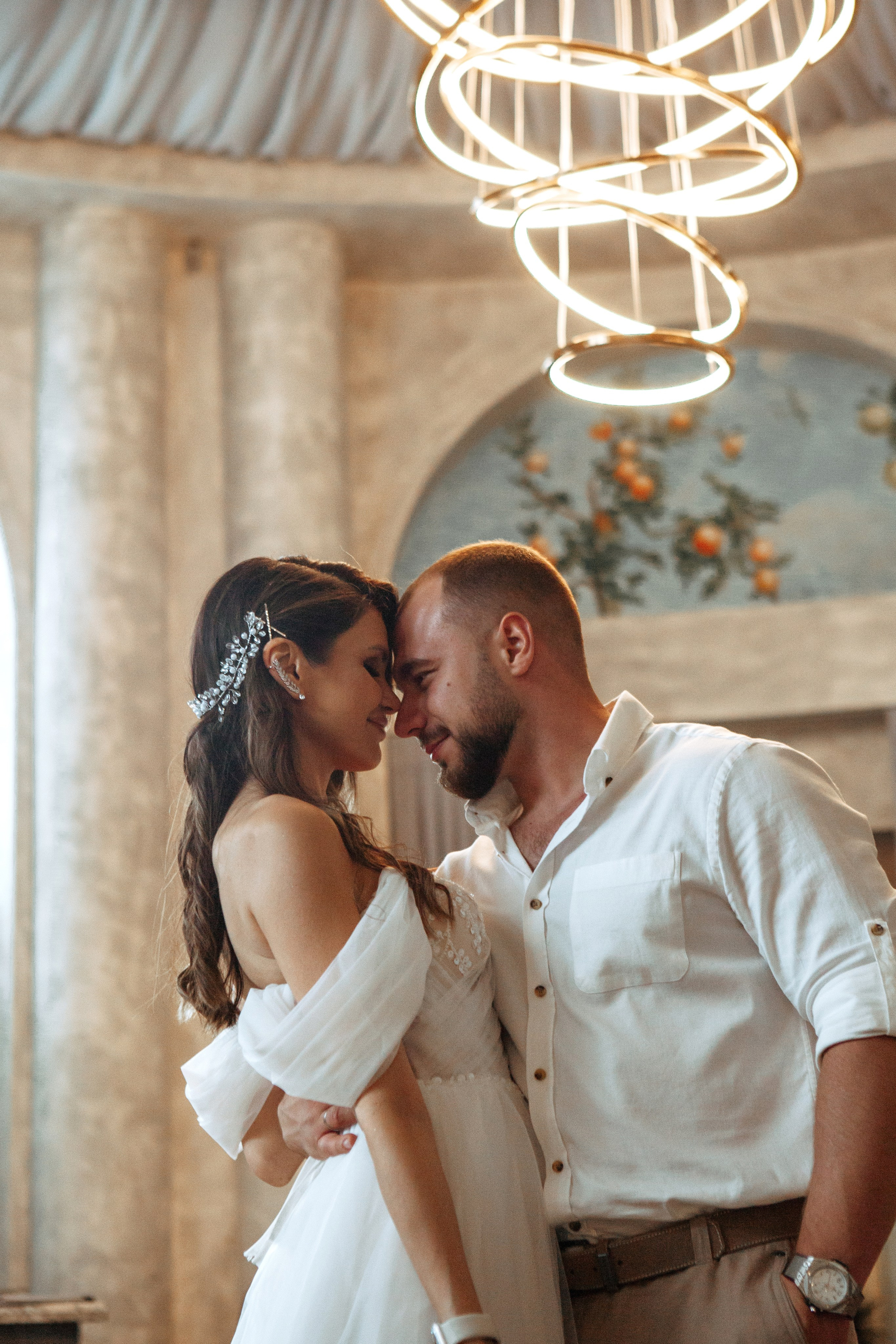 Молодожены в павильоне космонавтики и авиации №34 на вднх и в ресторане московское небо. Фотограф Ольга Ефремова