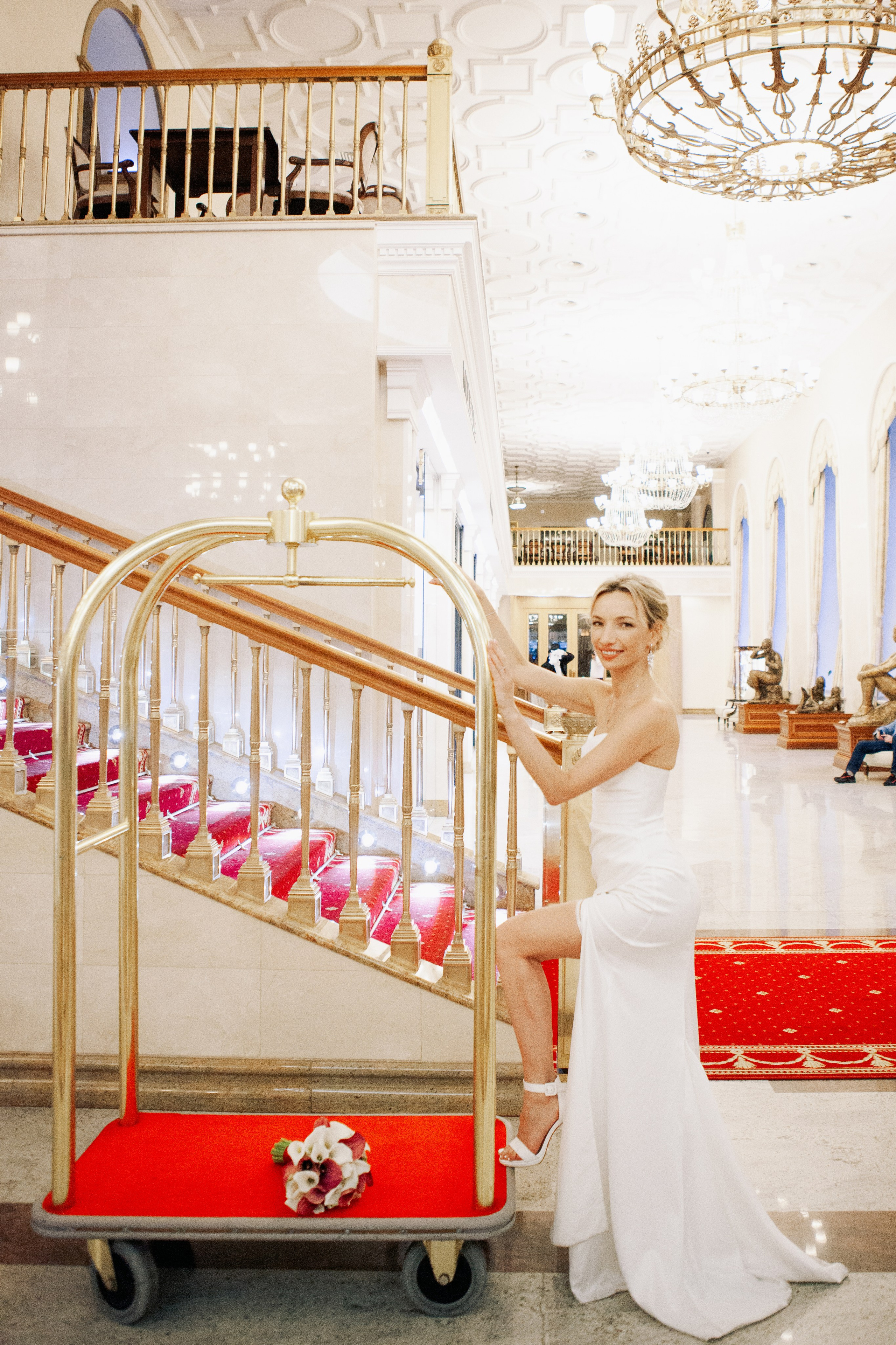 Утро невесты и фотосессия в гостинице radisson collection hotel moscow бывшая гостиница украина. Фотограф Ольга Ефремова