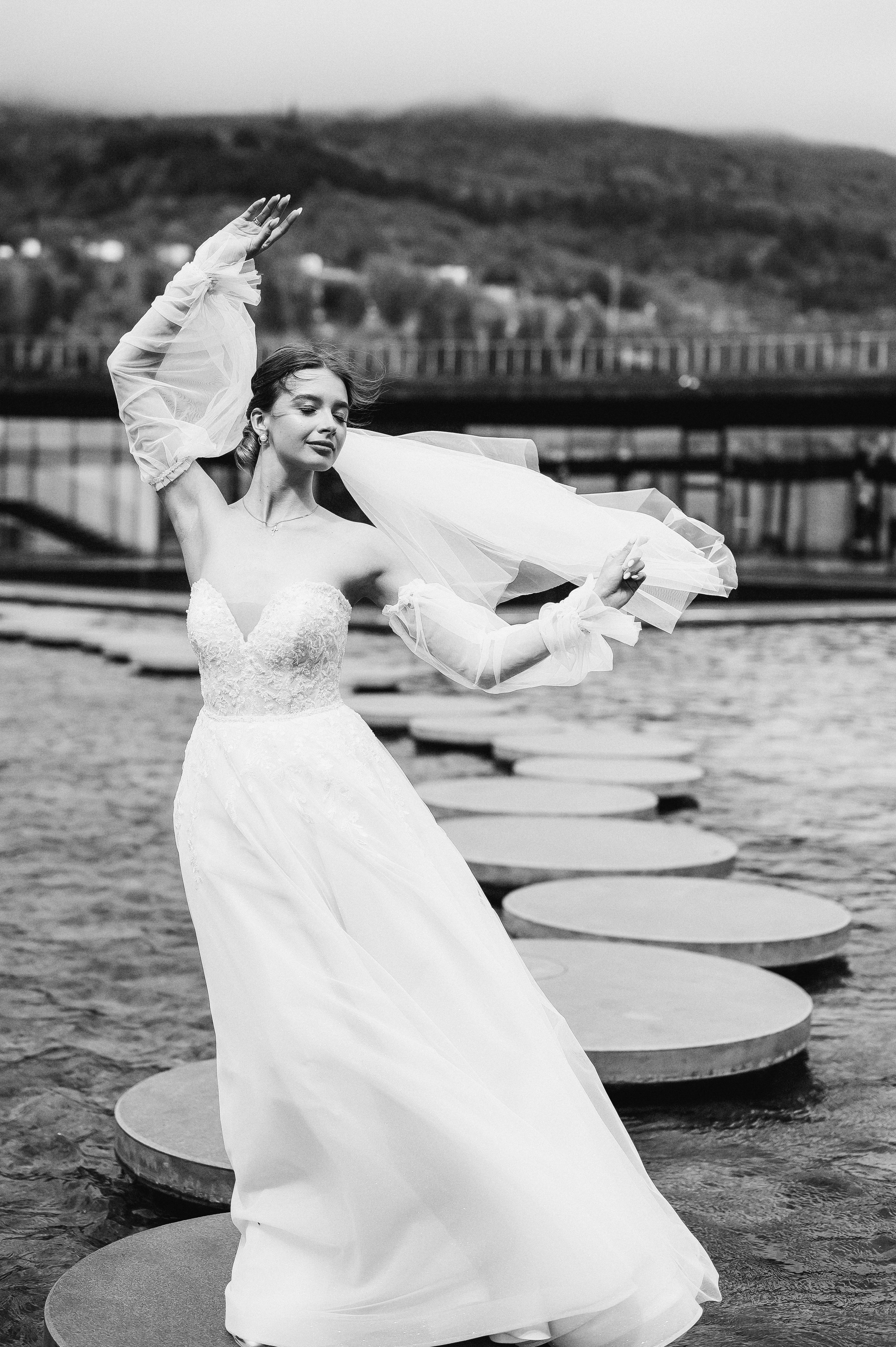 Свадебное утро и прогулка красивой яркой пары. Свадебный и семейный фотограф в Симферополе Дарья Маркова