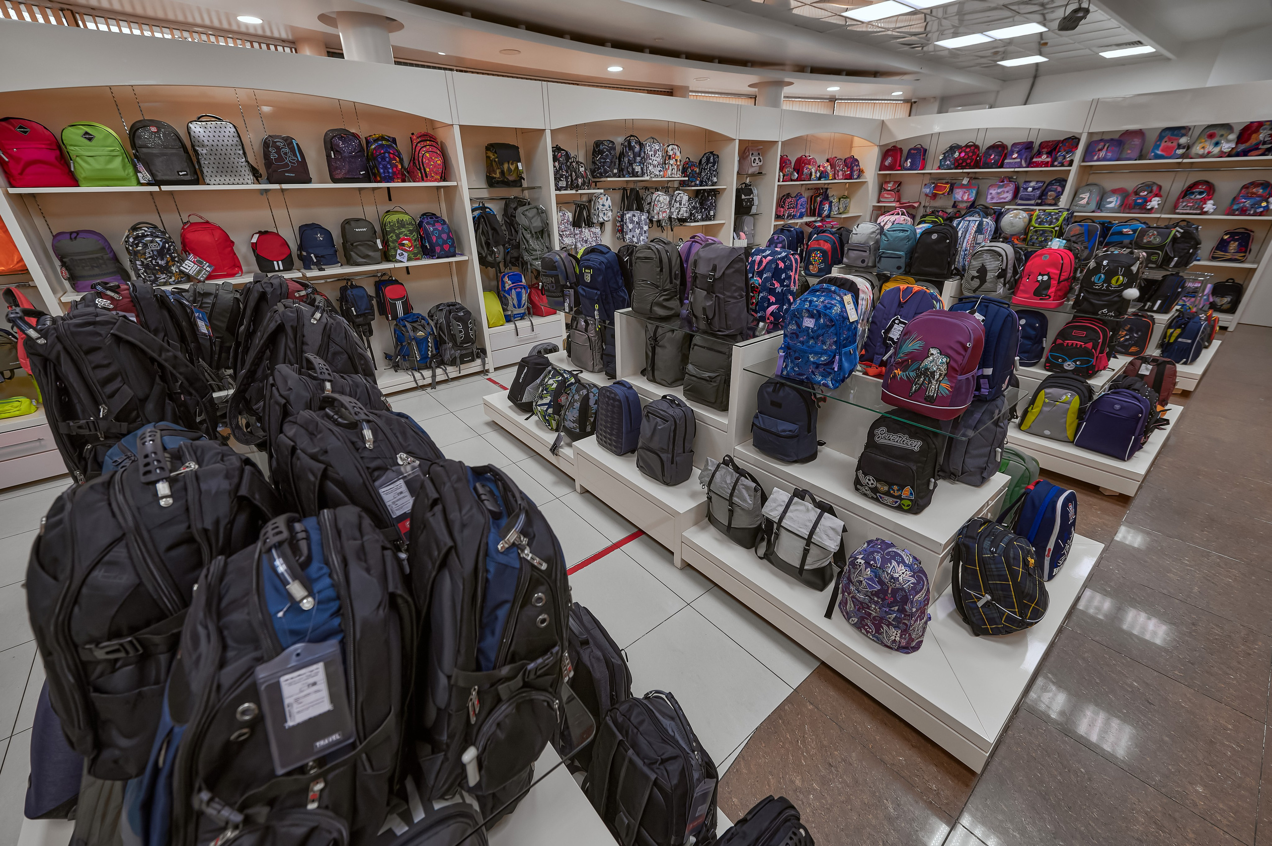 Портфолио по интерьерной и экстерьерной фотосъёмки: Мир Сумок — Правый берег. Фотограф Яковлев Роман — Красноярск