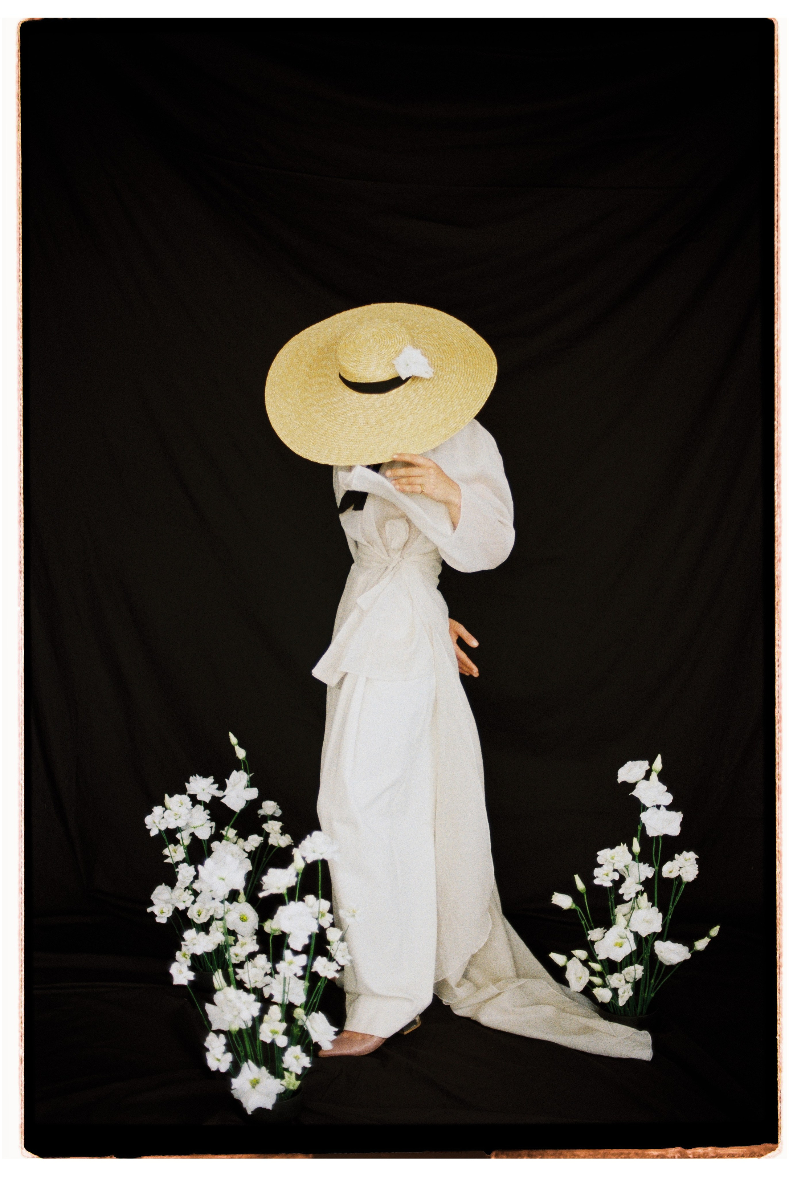 Анастасия и цветы. Свадебный и фэшн фотограф в Москве и Санкт-Петербурге