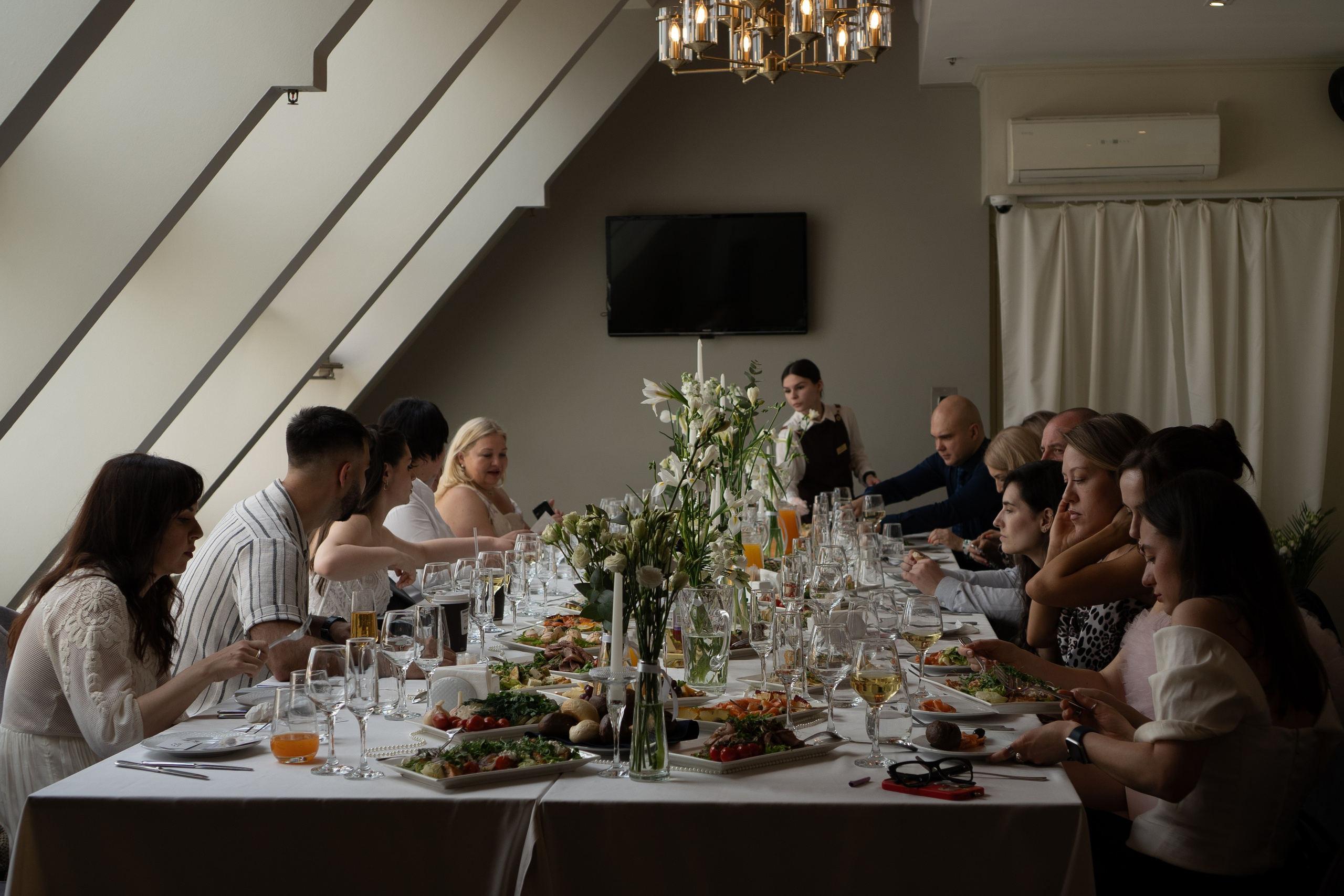 СВАДЕБНЫЙ БАНКЕТ НА ВЛАДИМИРСКОЙ В САНКТ-ПЕТЕРБУРГЕ (КАМЕРНАЯ СВАДЬБА). Профессиональный фотограф, Санкт-Петербург — Виктория Богомолова