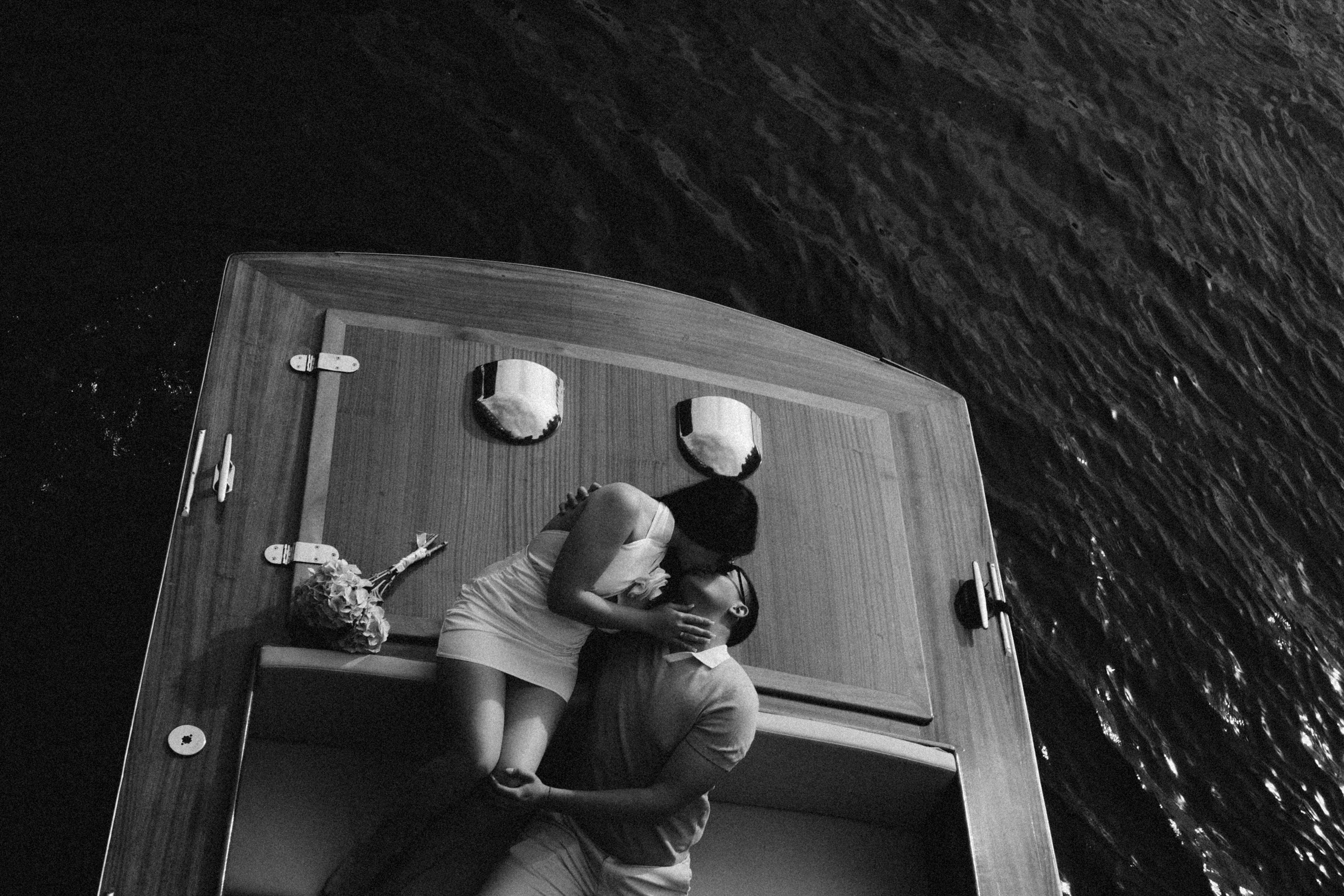 СВАДЕНБНАЯ СЬЕМКА НА КАТЕРЕ ПО КАНАЛАМ САНКТ-ПЕТЕРБУРГА И В АКВАТОРИИ НЕВЫ. Профессиональный фотограф, Санкт-Петербург — Виктория Богомолова