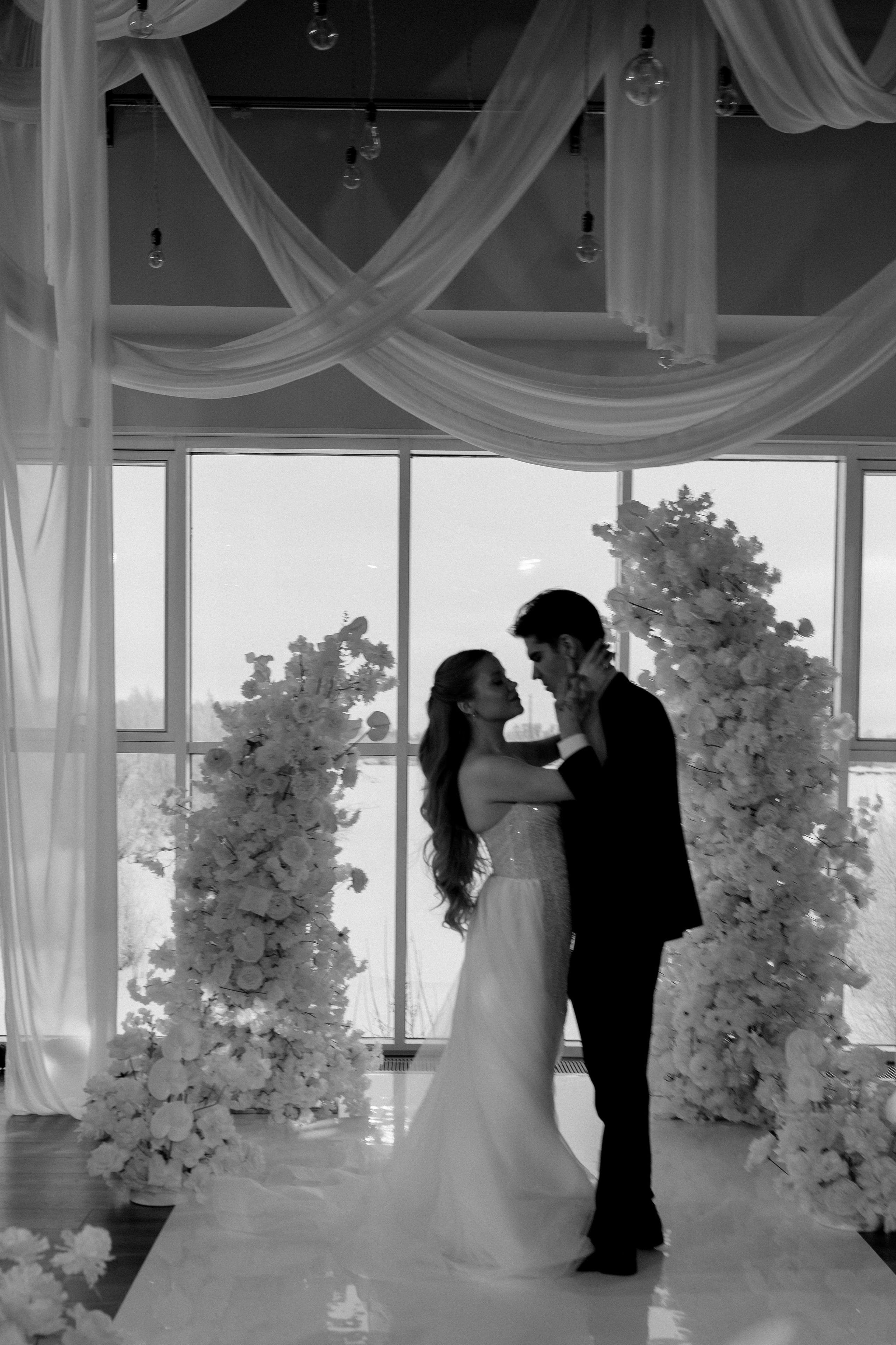 СВАДЕБНАЯ СЬЕМКА СБОРОВ В ОТЕЛЕ И ВЫЕЗД НА ЦЕРЕМОНИЮ (СНЯТО В СИБИРЕ В НИЖНЕВАРТОВСКЕ). Профессиональный фотограф, Санкт-Петербург — Виктория Богомолова