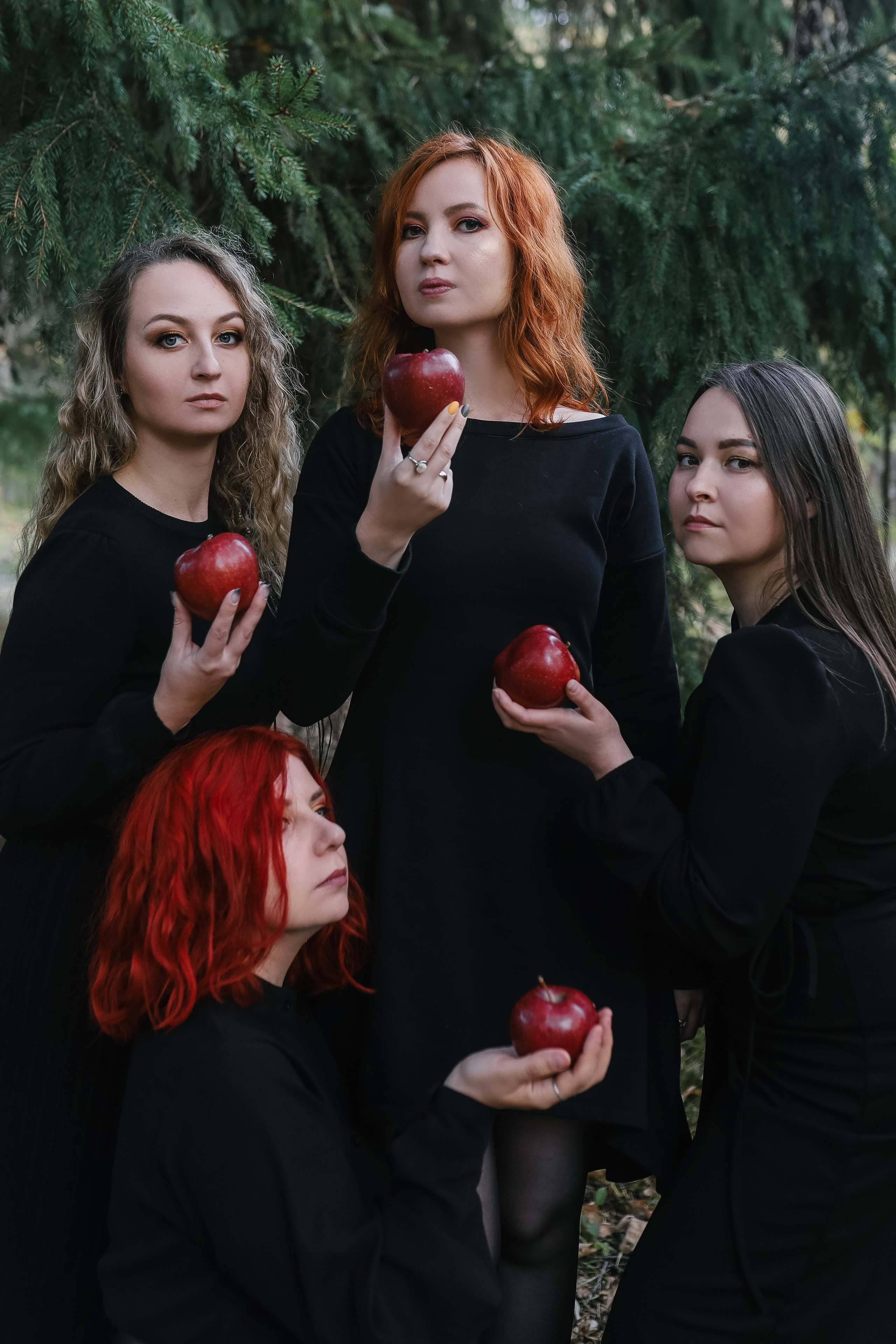 Контент для бренда духов «Мурчащий котел». Фотопродакшн продающего контента