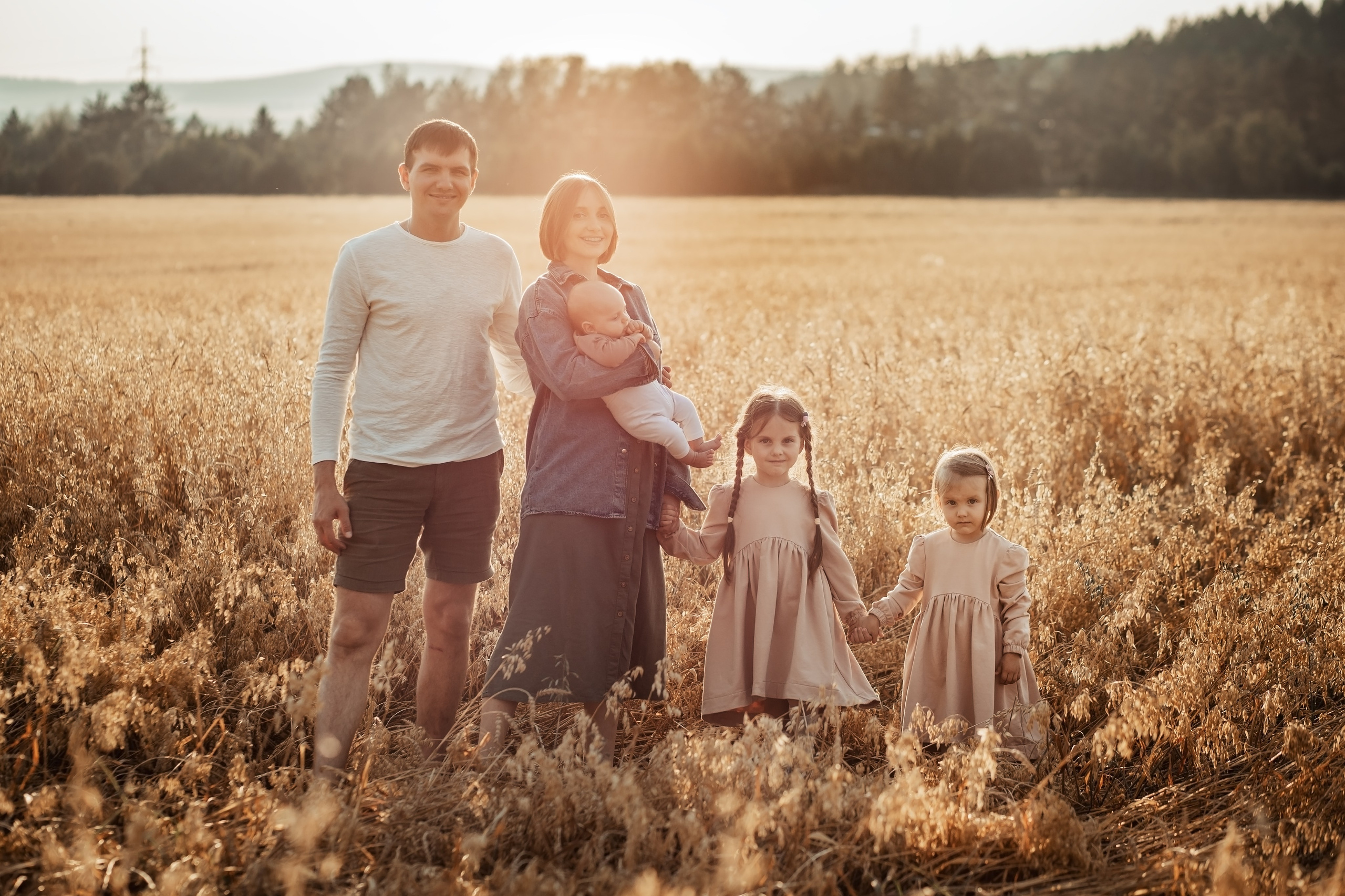 Семейная фотосессия в поле. Фотограф Анна Лазарева