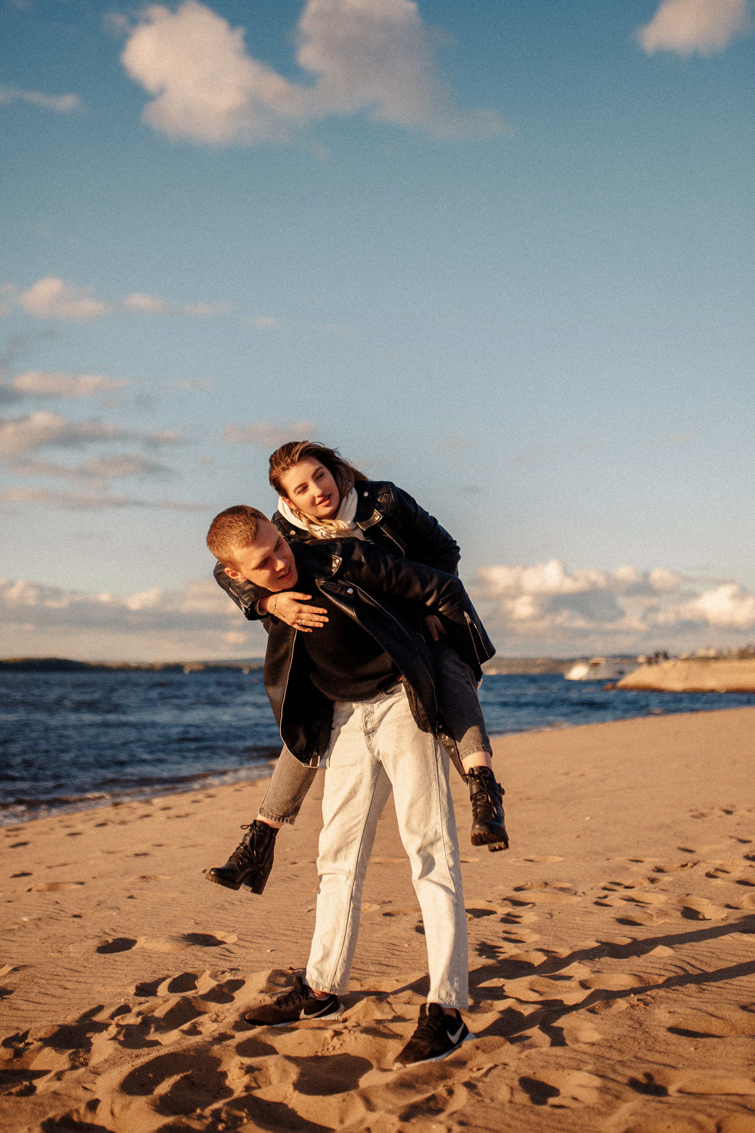 Максим и Настя на набережной, г Самара. Фотограф в Смоленске Ольга Давыдова