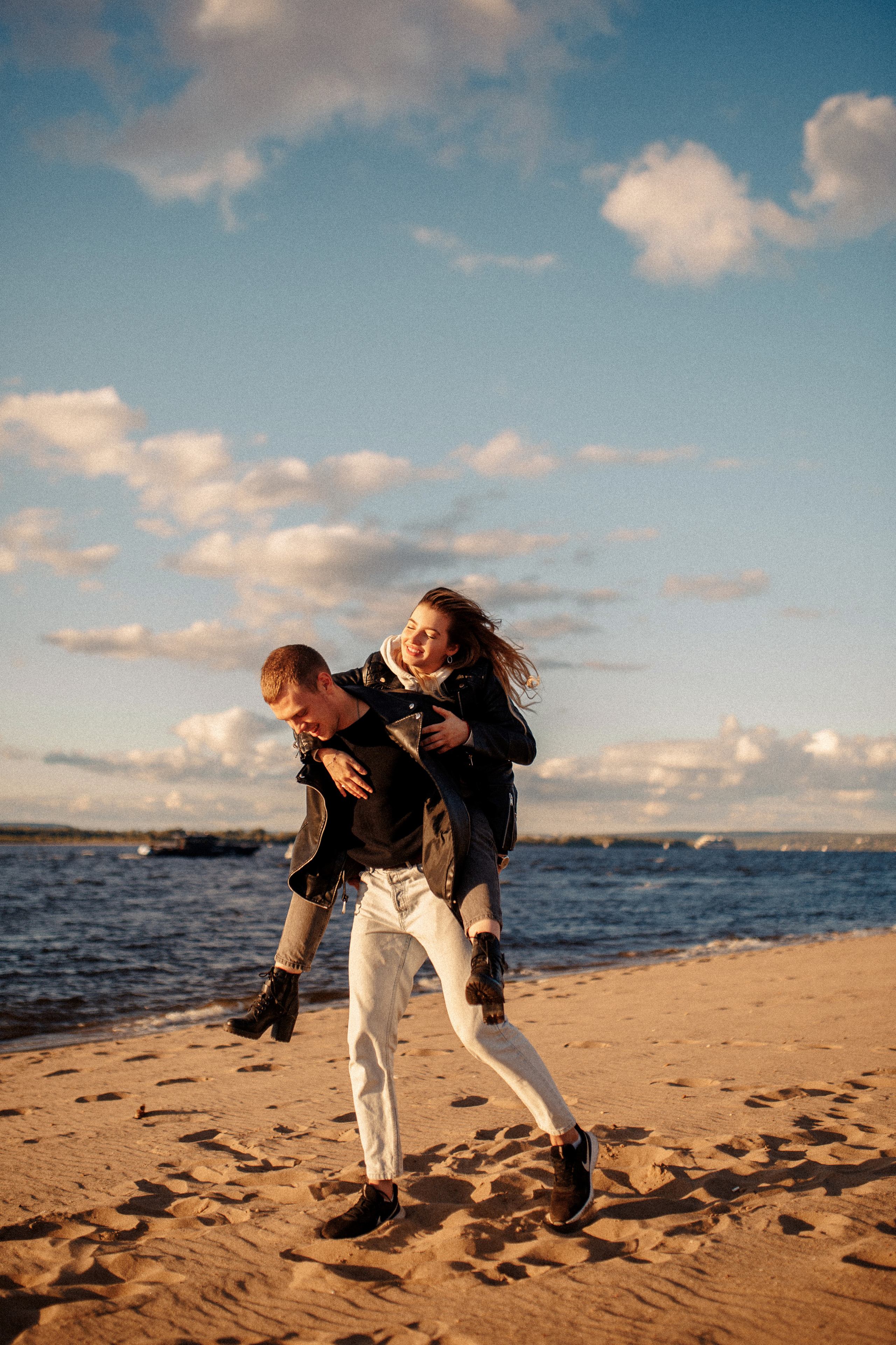 Максим и Настя на набережной, г Самара. Фотограф в Смоленске Ольга Давыдова